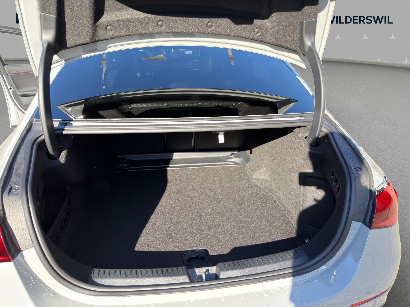 MERCEDES-BENZ E 220 d 4Matic 9G-Tronic-image-13