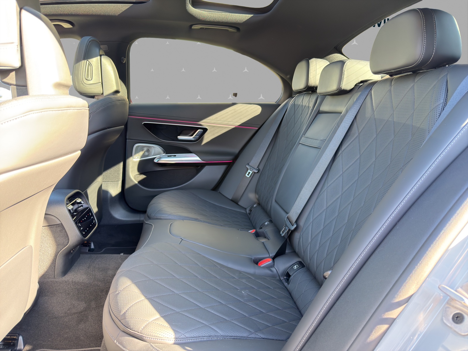 MERCEDES-BENZ E 220 d 4Matic 9G-Tronic-image-12
