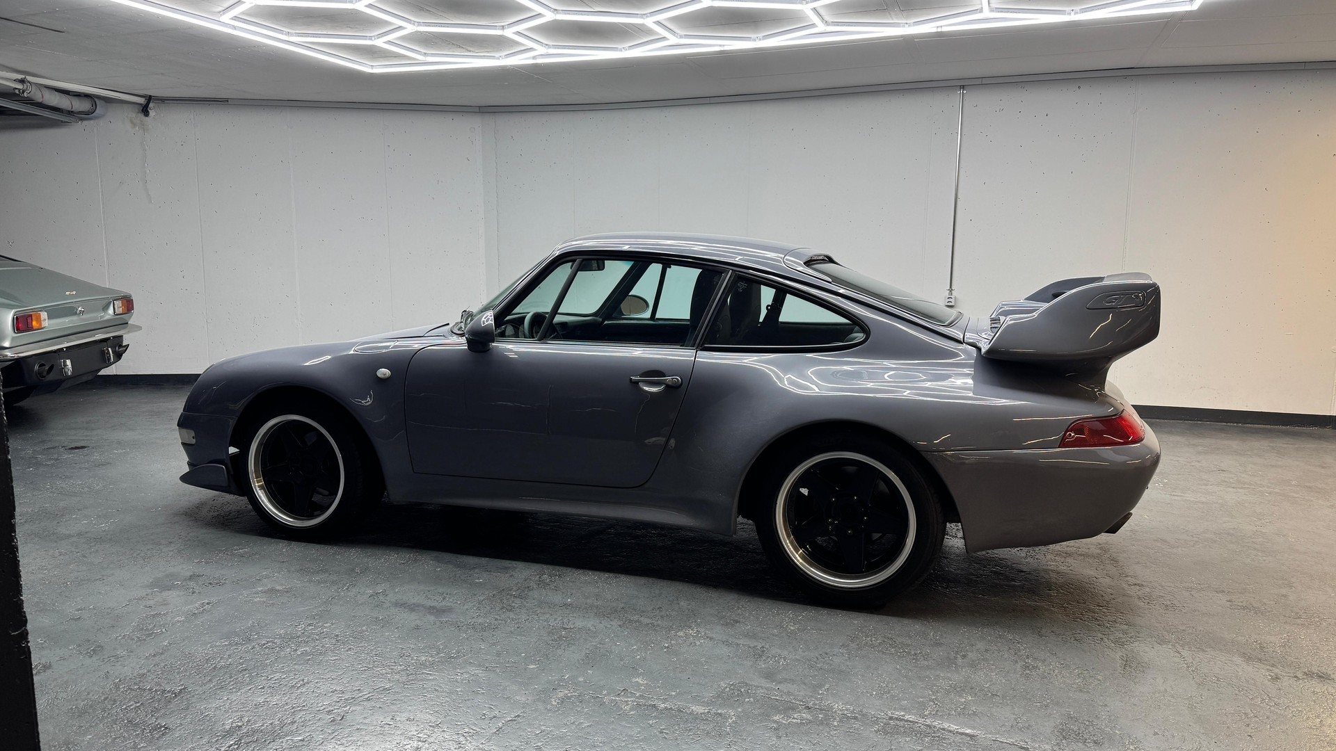 PORSCHE 911 SC-image-1