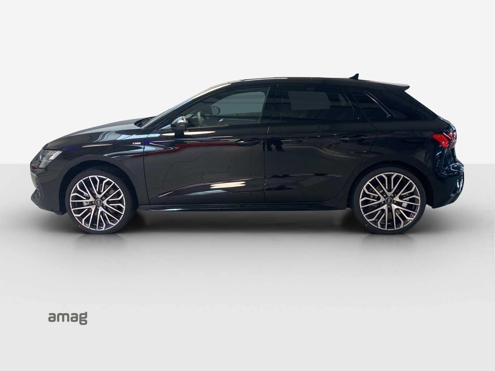 AUDI A3 Sportback TFSI 110 kW S line Attraction S tronic-showroom-element-1