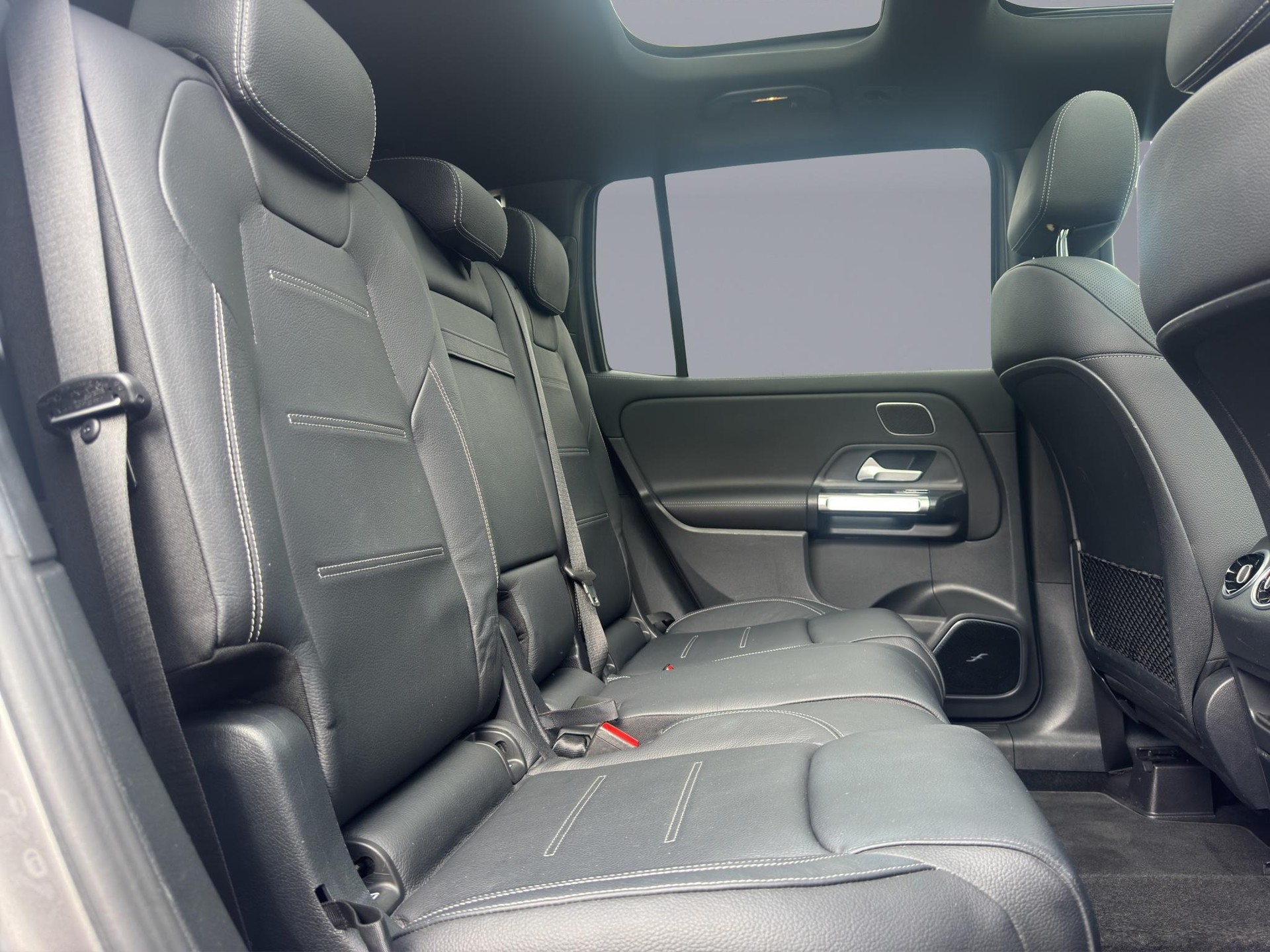 MERCEDES-BENZ GLB 220 d AMG Line 4matic-image-15