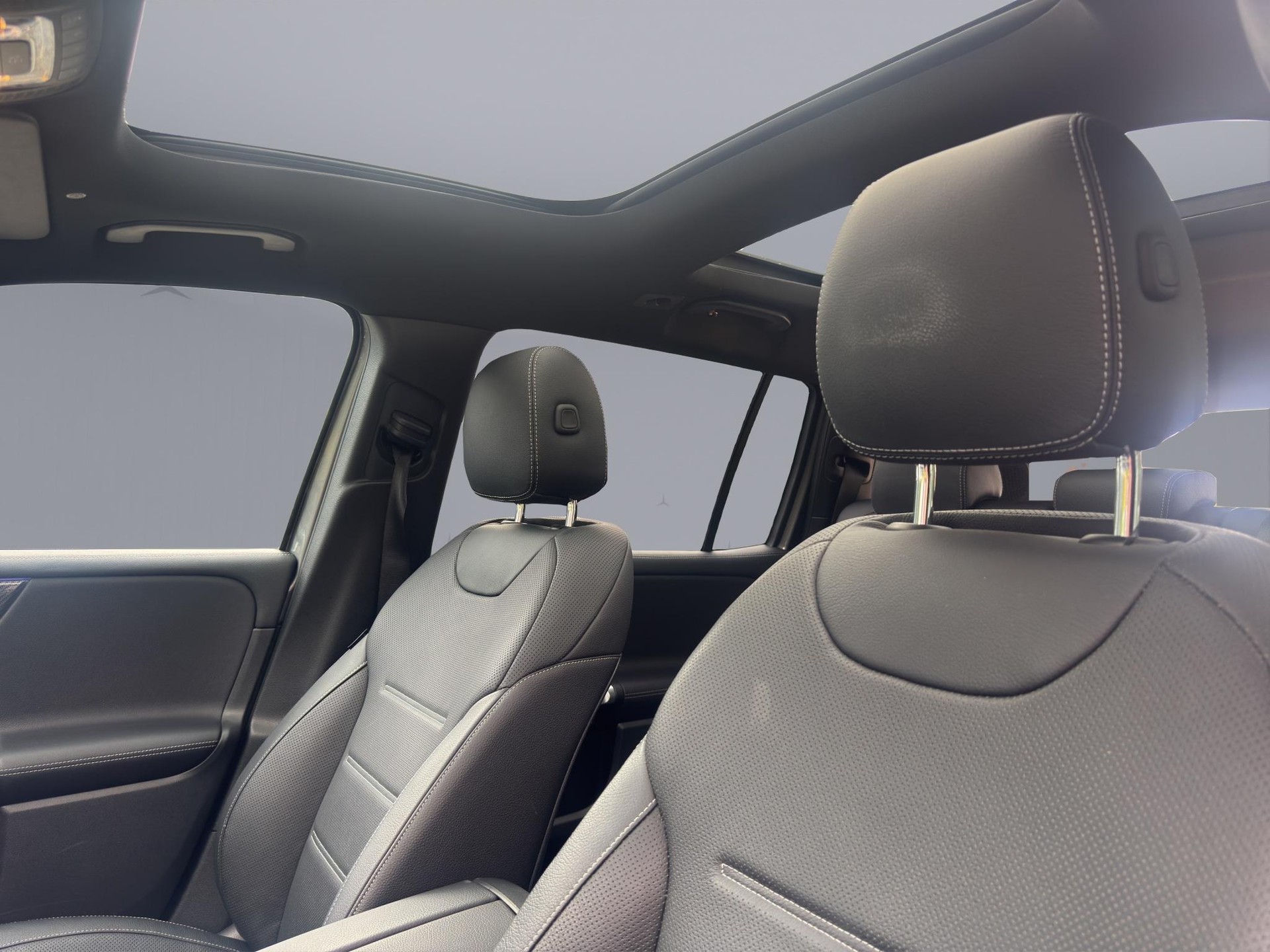 MERCEDES-BENZ GLB 220 d AMG Line 4matic-image-19