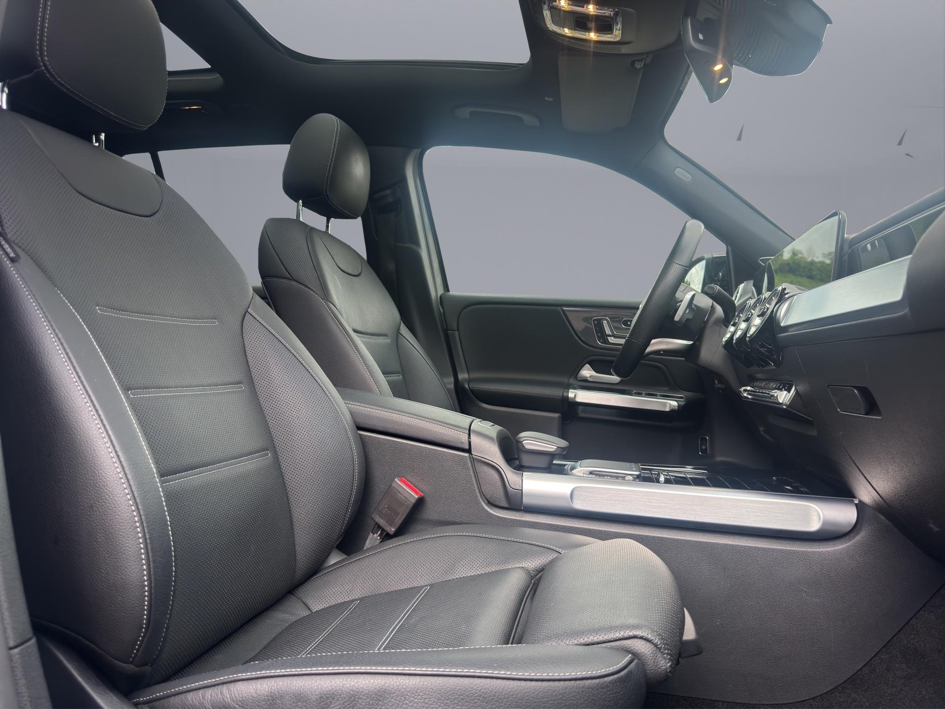 MERCEDES-BENZ GLB 220 d AMG Line 4matic-image-14