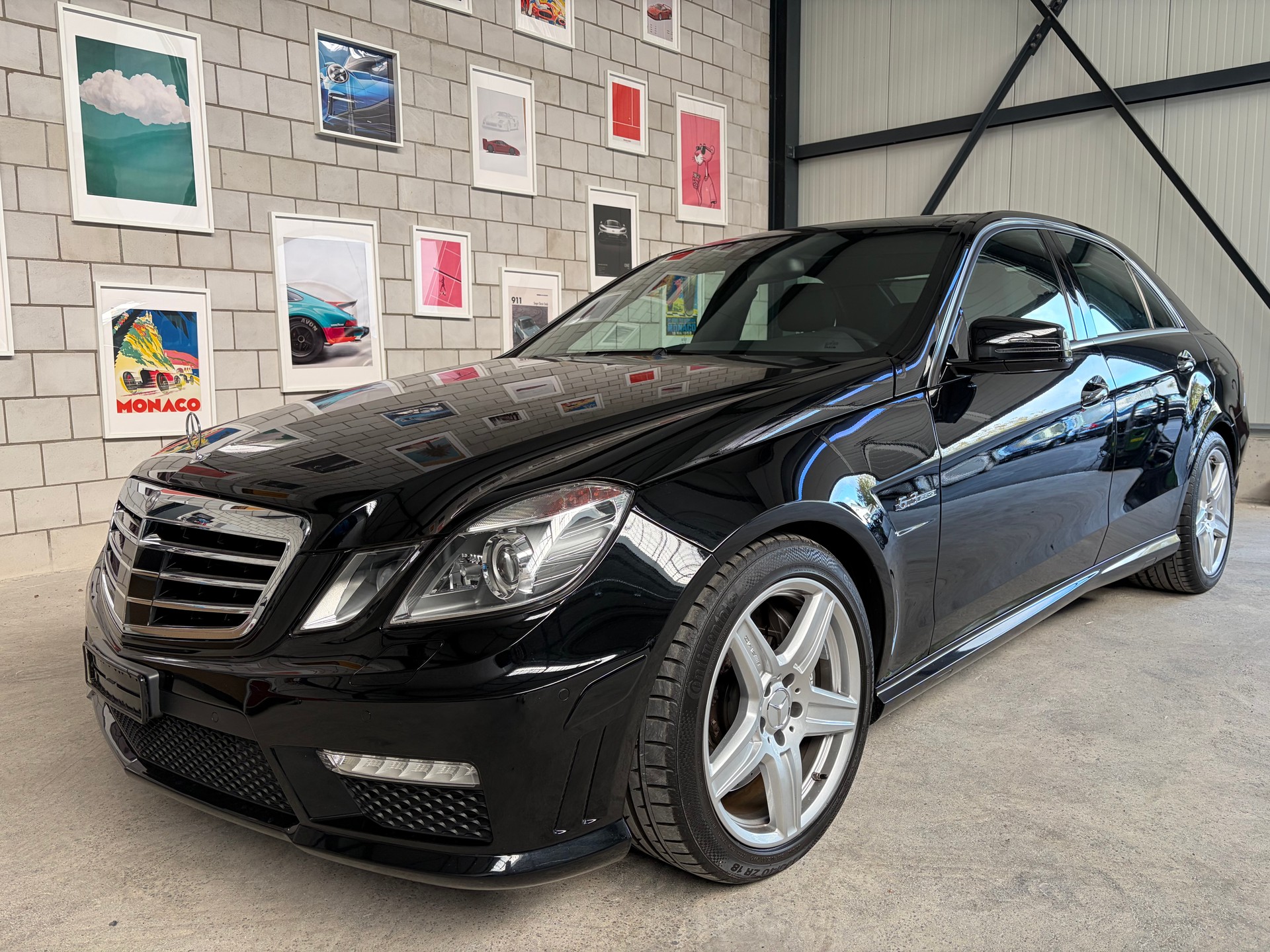 MERCEDES-BENZ E 63 AMG-showroom-element-1