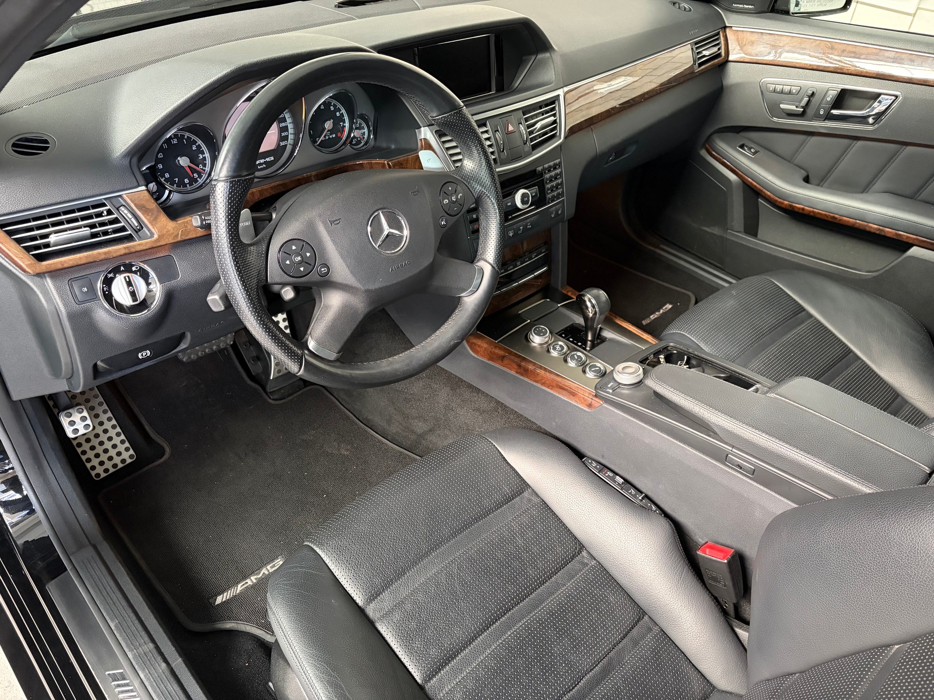 MERCEDES-BENZ E 63 AMG-image-5