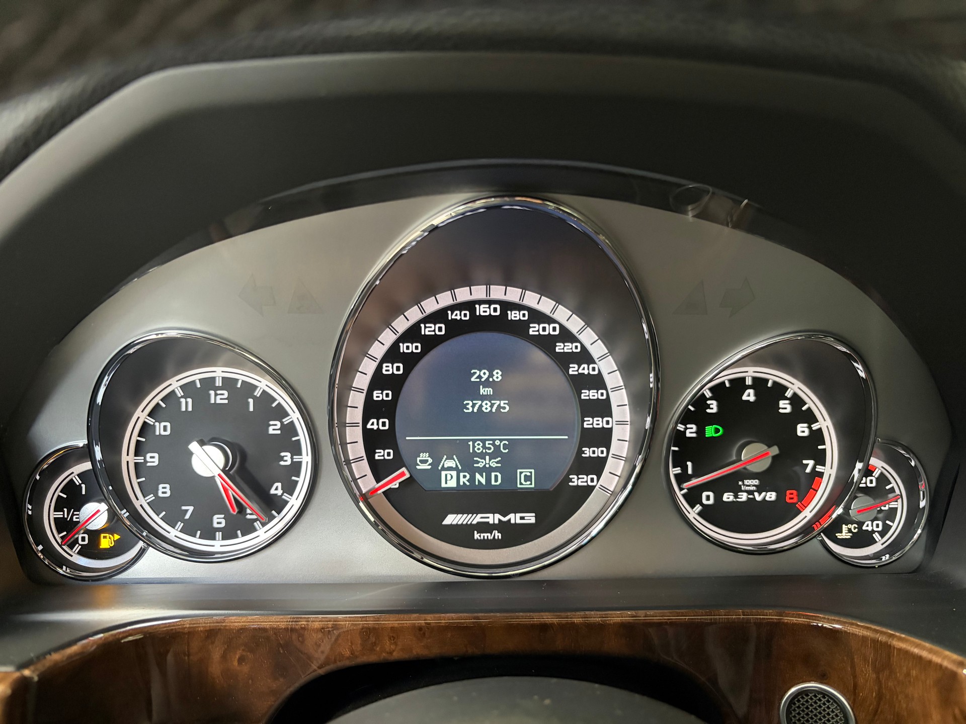 MERCEDES-BENZ E 63 AMG-image-8