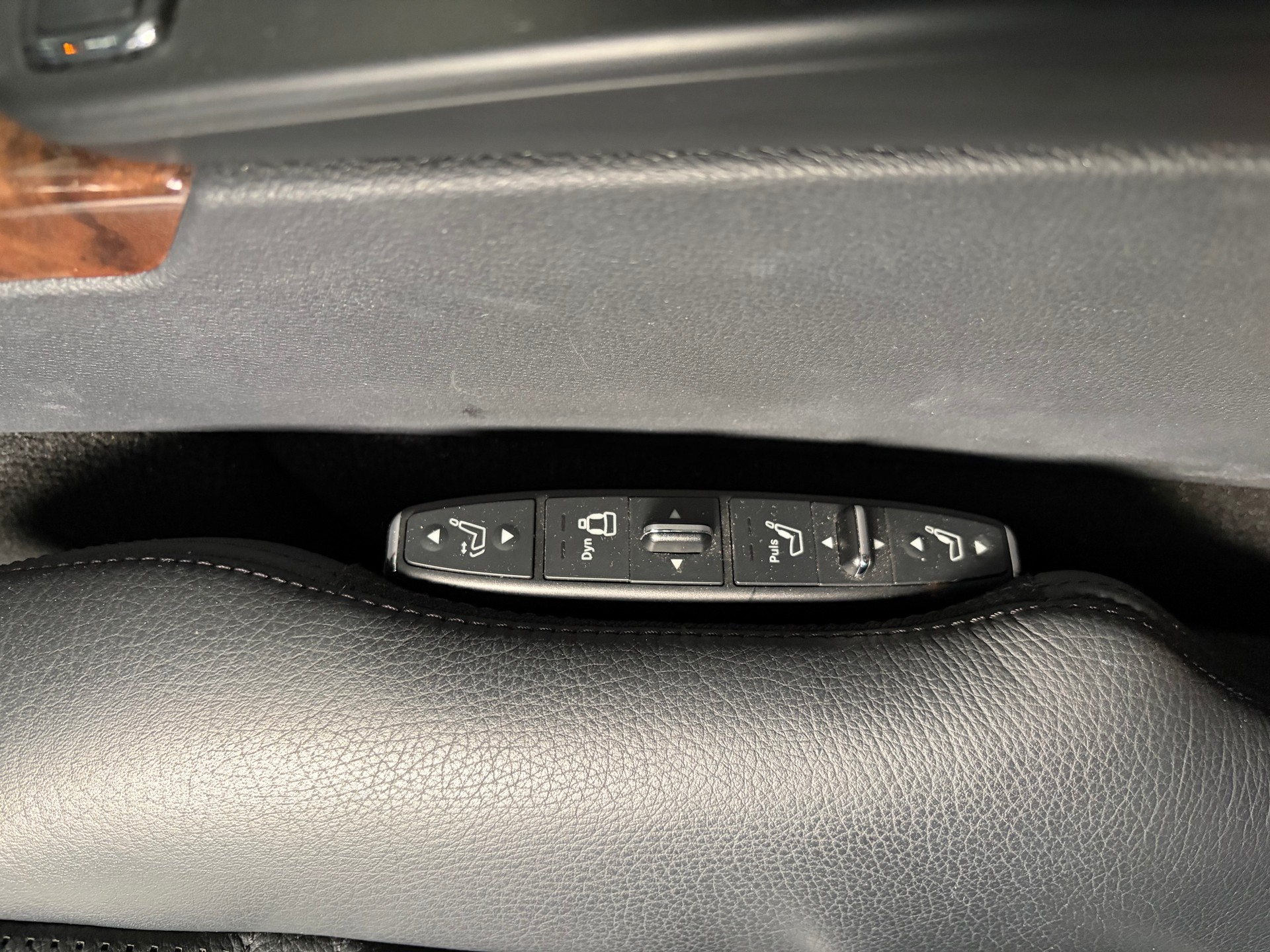 MERCEDES-BENZ E 63 AMG-image-10