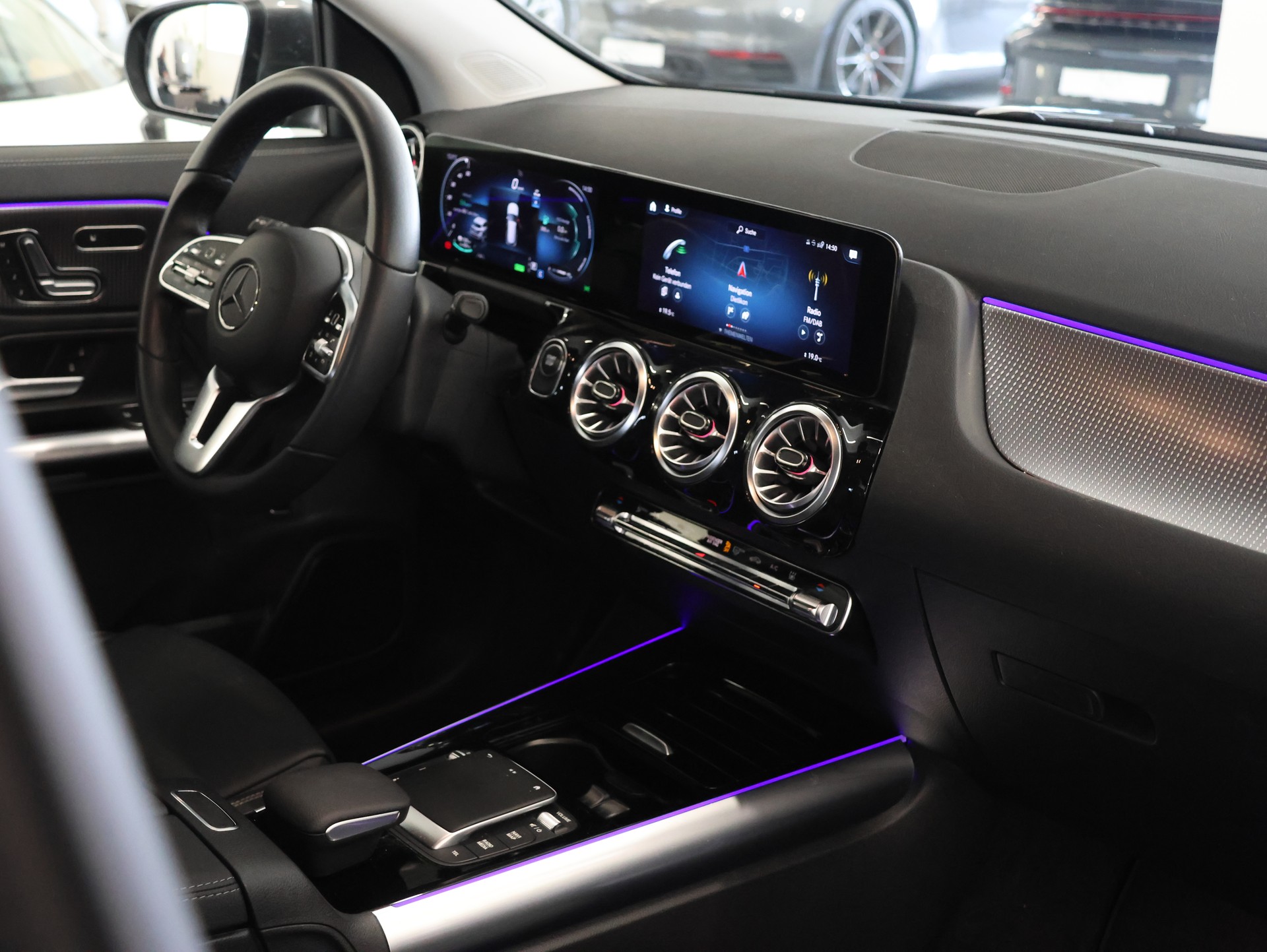 MERCEDES-BENZ EQA 250 AMG Line *Comand Touch* *Rückfahrkamera* *Multi Color*-image-16