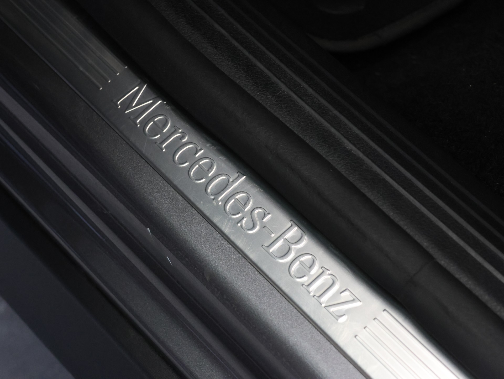 MERCEDES-BENZ EQA 250 AMG Line *Comand Touch* *Rückfahrkamera* *Multi Color*-image-14