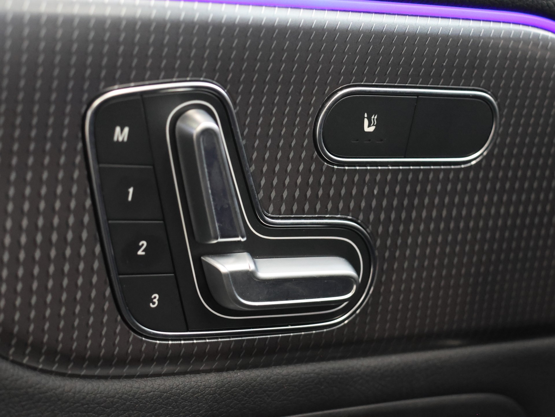 MERCEDES-BENZ EQA 250 AMG Line *Comand Touch* *Rückfahrkamera* *Multi Color*-image-27
