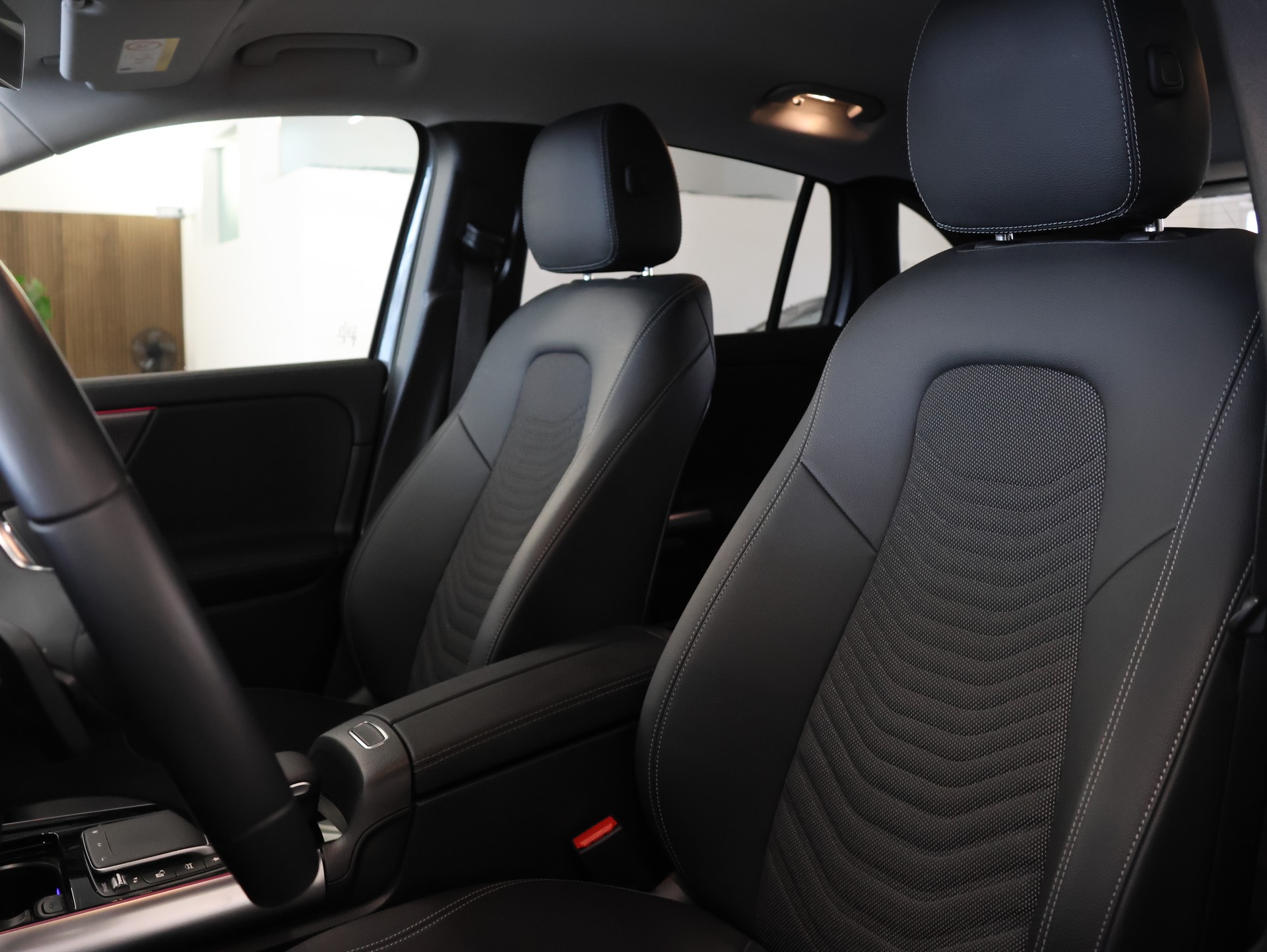 MERCEDES-BENZ EQA 250 AMG Line *Comand Touch* *Rückfahrkamera* *Multi Color*-image-15