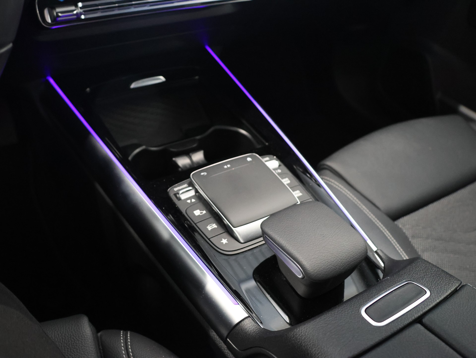 MERCEDES-BENZ EQA 250 AMG Line *Comand Touch* *Rückfahrkamera* *Multi Color*-image-24