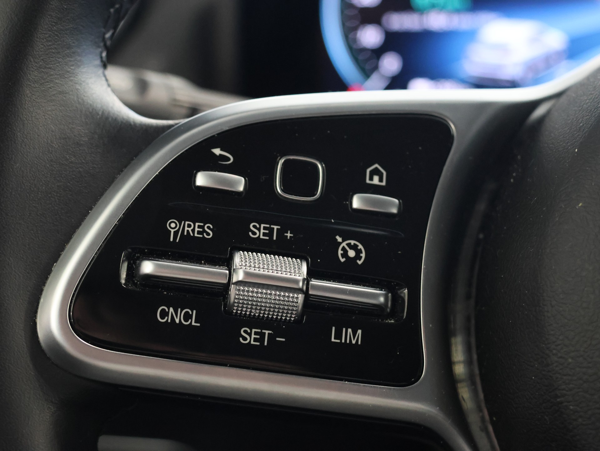 MERCEDES-BENZ EQA 250 AMG Line *Comand Touch* *Rückfahrkamera* *Multi Color*-image-19