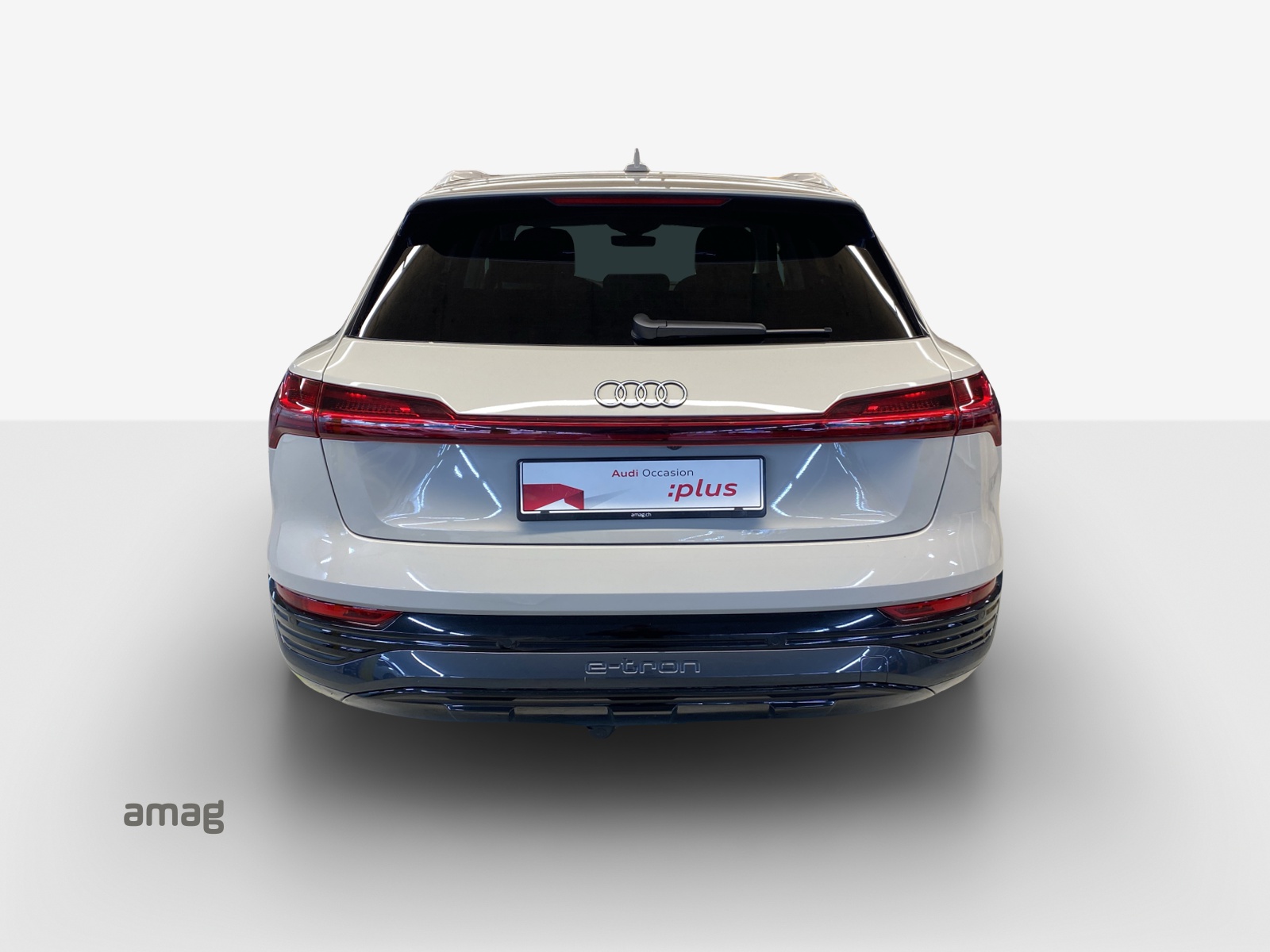 AUDI Q8 55 e-tron advanced quattro-showroom-element-3