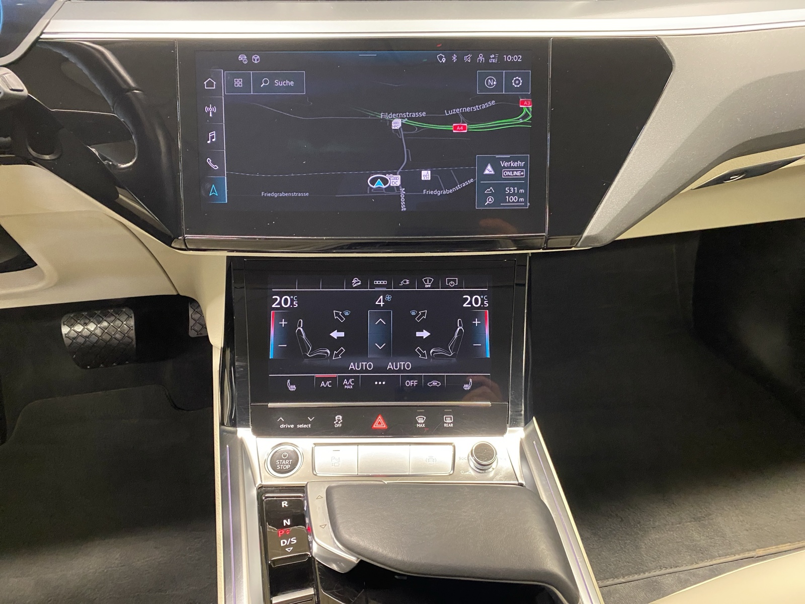 AUDI Q8 55 e-tron advanced quattro-image-10