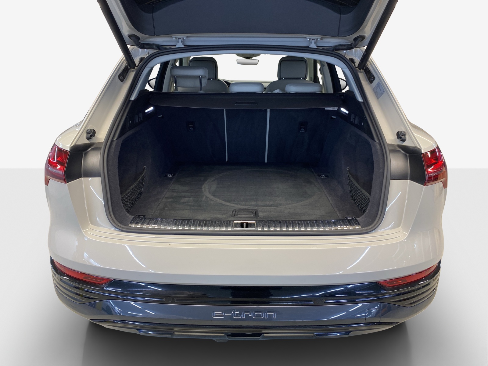 AUDI Q8 55 e-tron advanced quattro-image-12