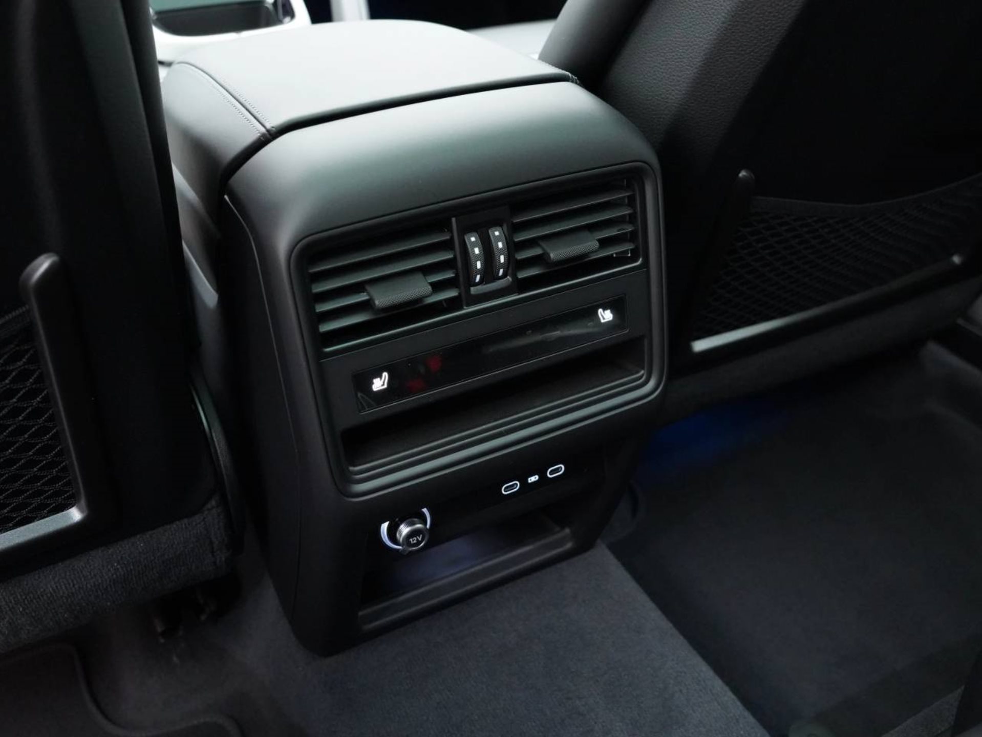 PORSCHE Cayenne S E-Hybrid Coupé Black Edition-image-30