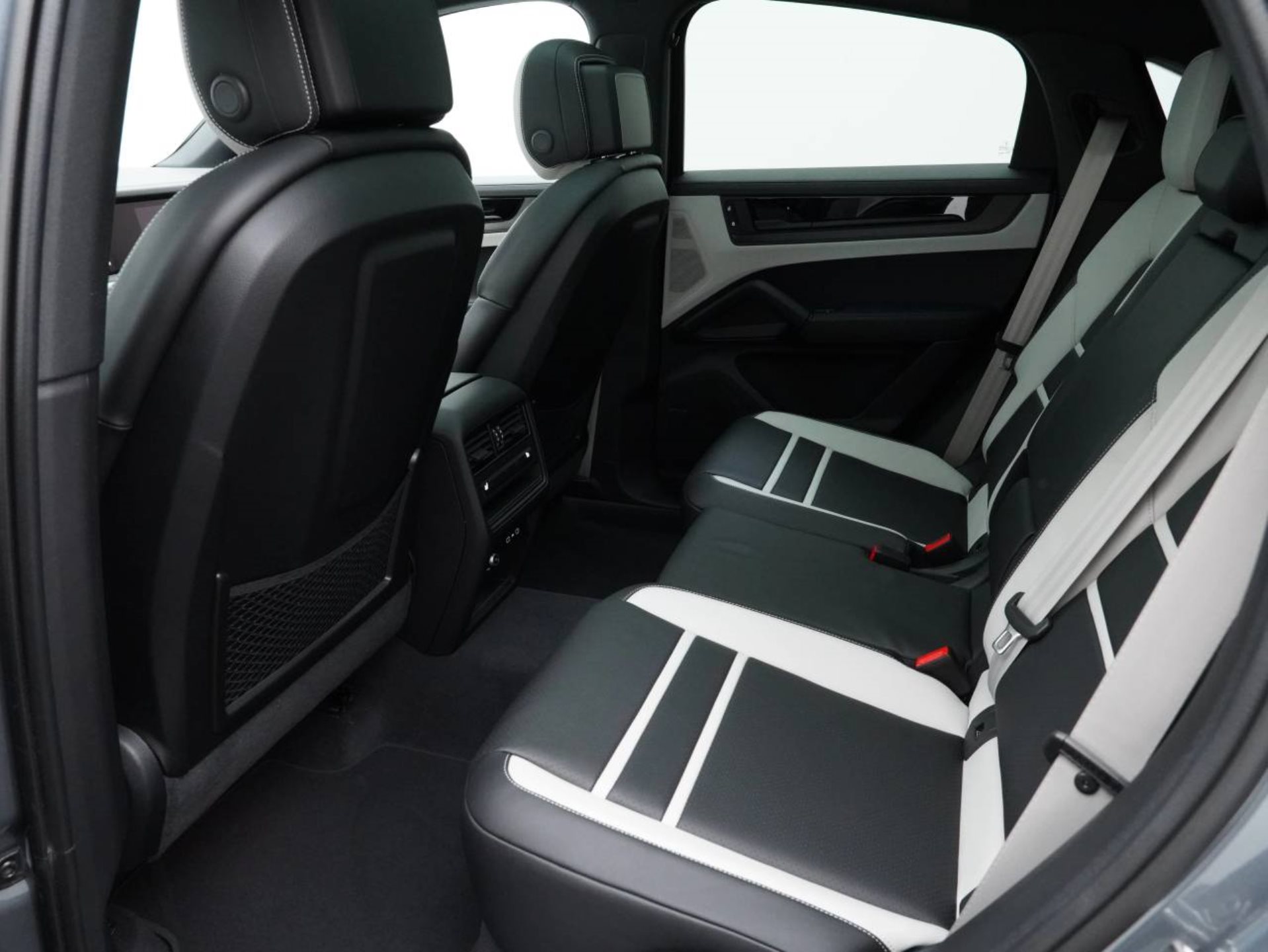 PORSCHE Cayenne S E-Hybrid Coupé Black Edition-image-29