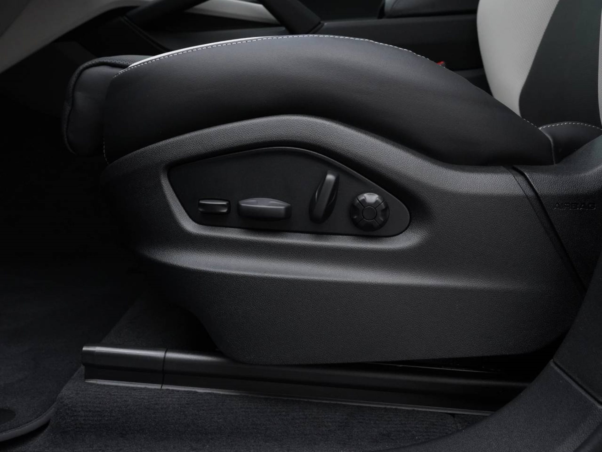 PORSCHE Cayenne S E-Hybrid Coupé Black Edition-image-23