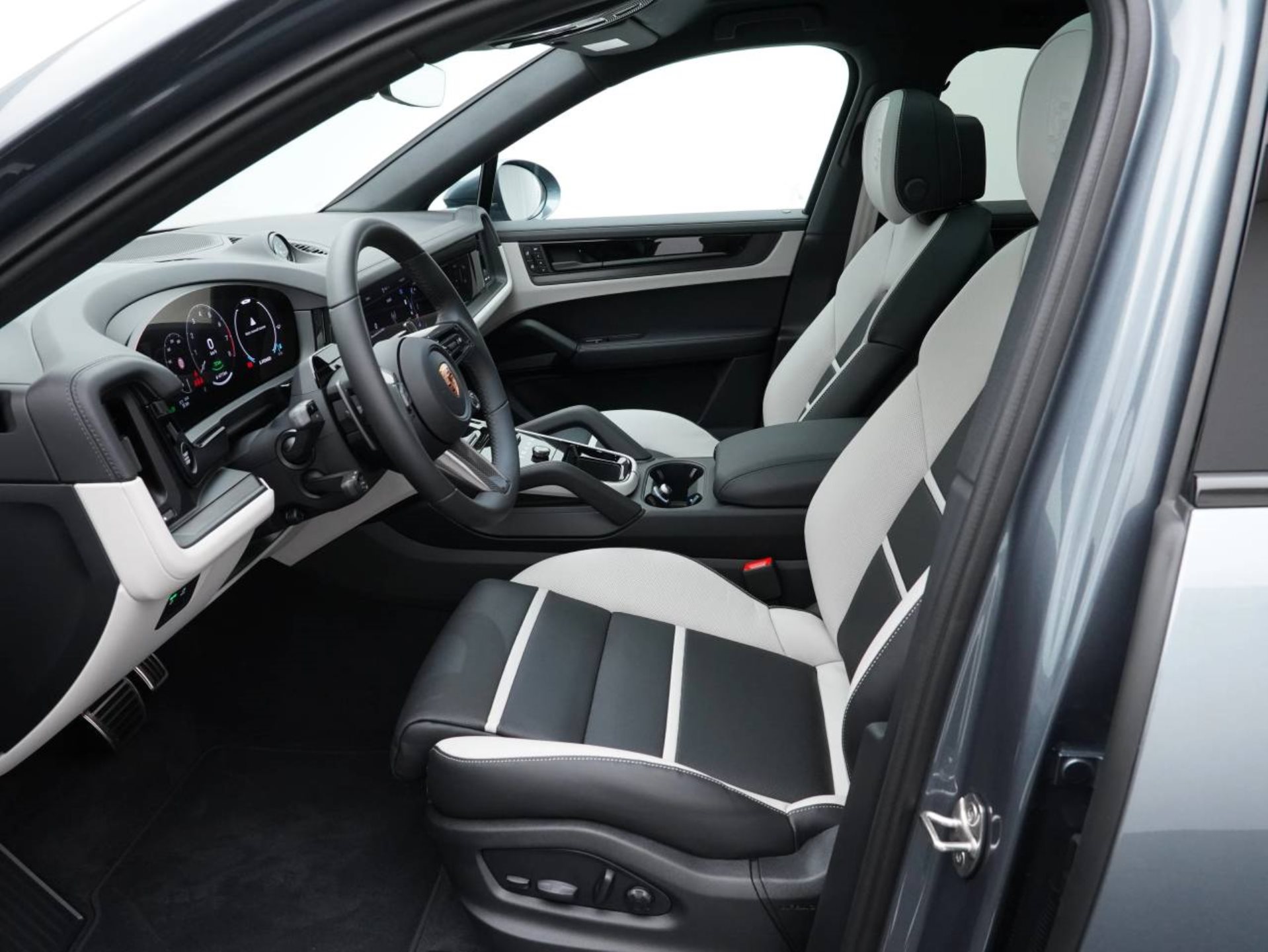 PORSCHE Cayenne S E-Hybrid Coupé Black Edition-image-4