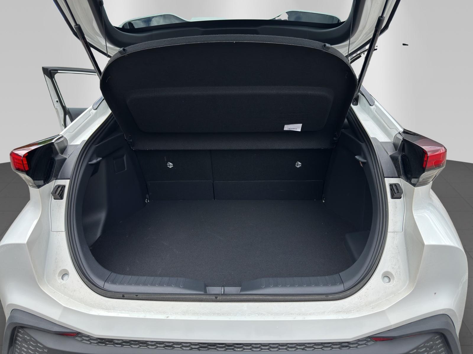TOYOTA C-HR 2.0 PHEV Swiss Edition-image-8