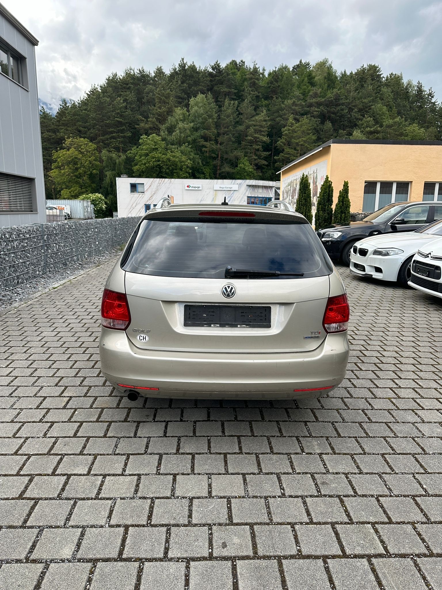 VW Golf Variant 1.6 TDI BlueMotion Automat-image-3