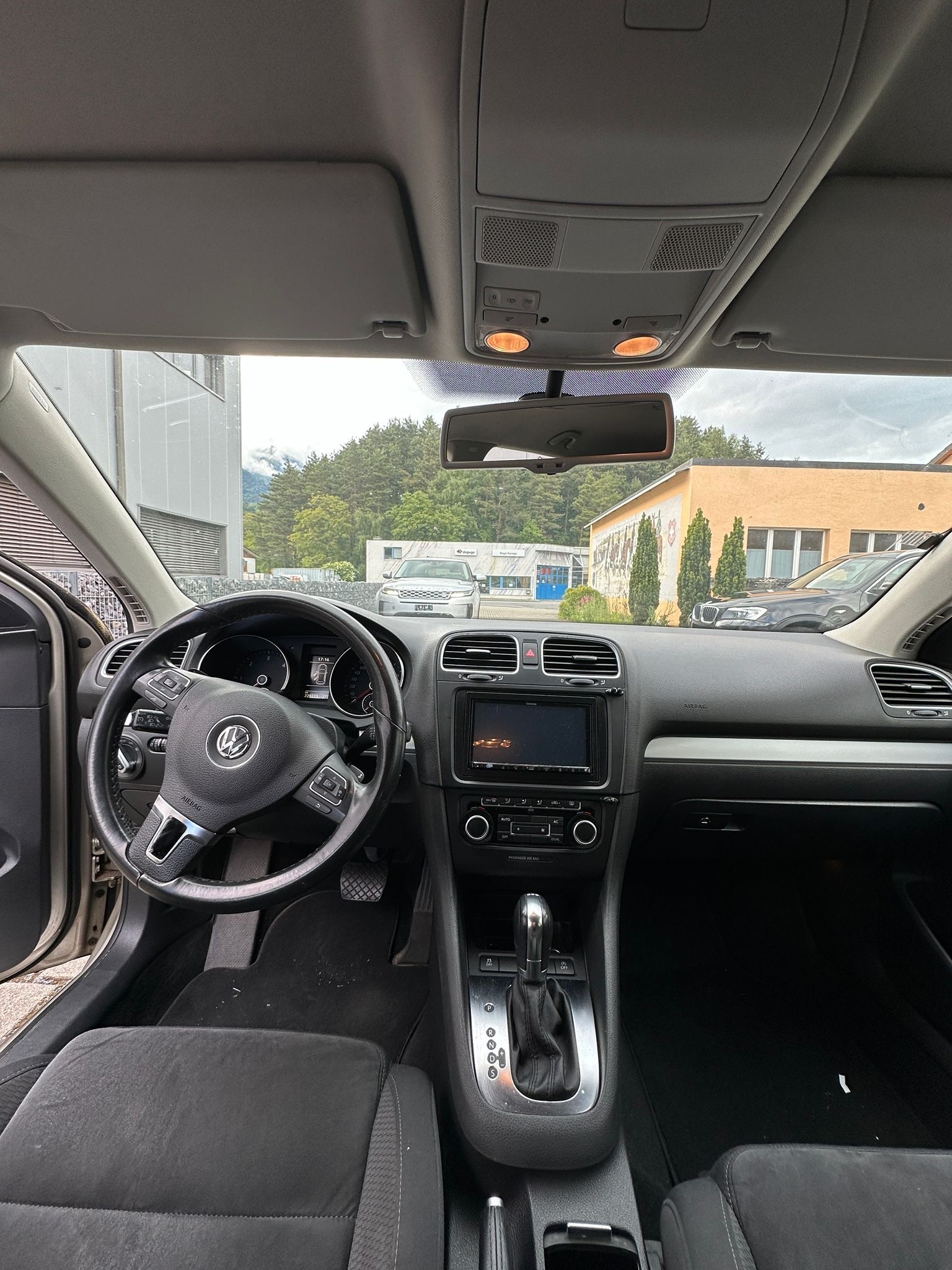 VW Golf Variant 1.6 TDI BlueMotion Automat-image-6