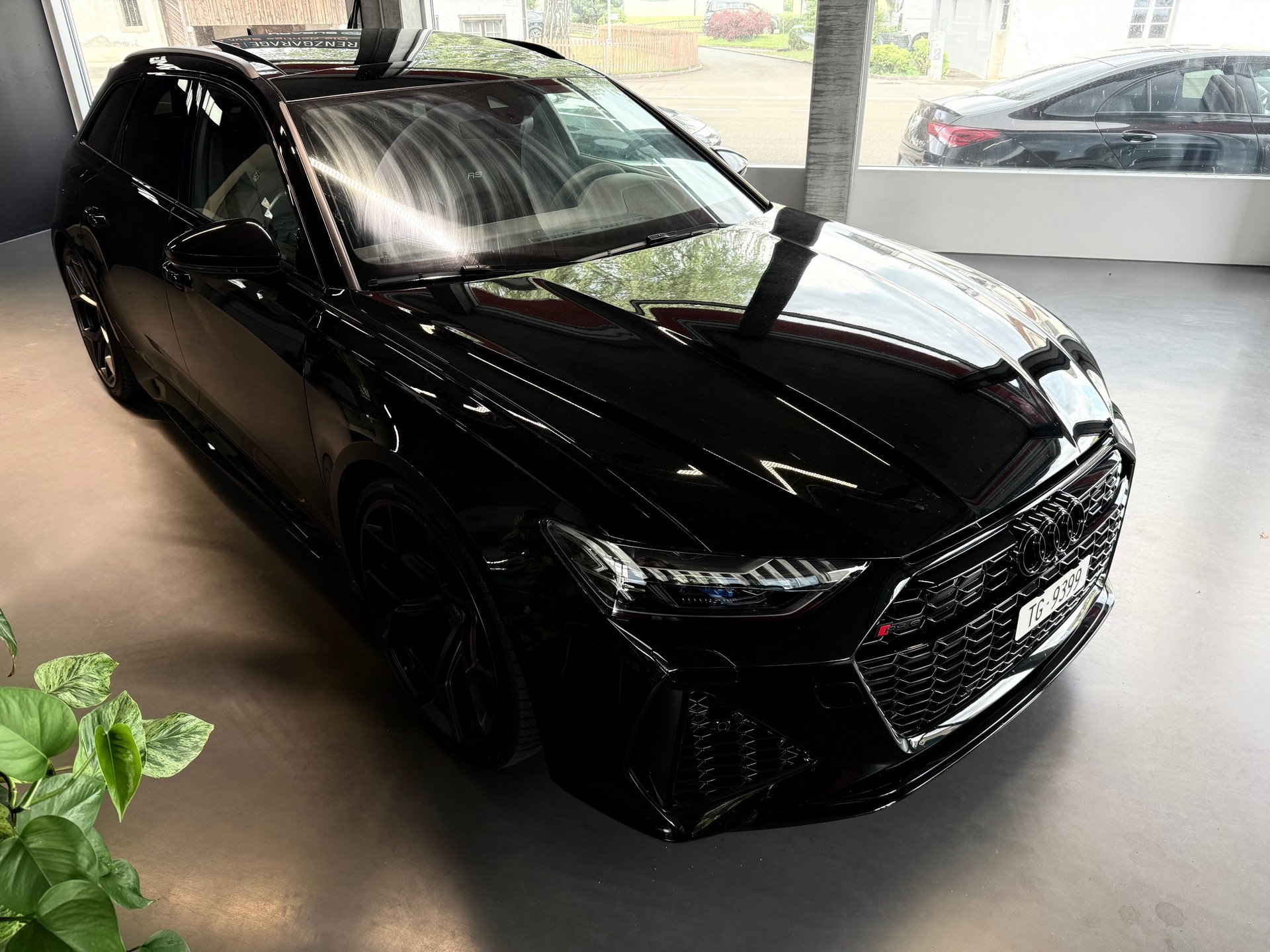 AUDI RS6 Avant 4.0 TFSI V8 Performance quattro-showroom-element-2