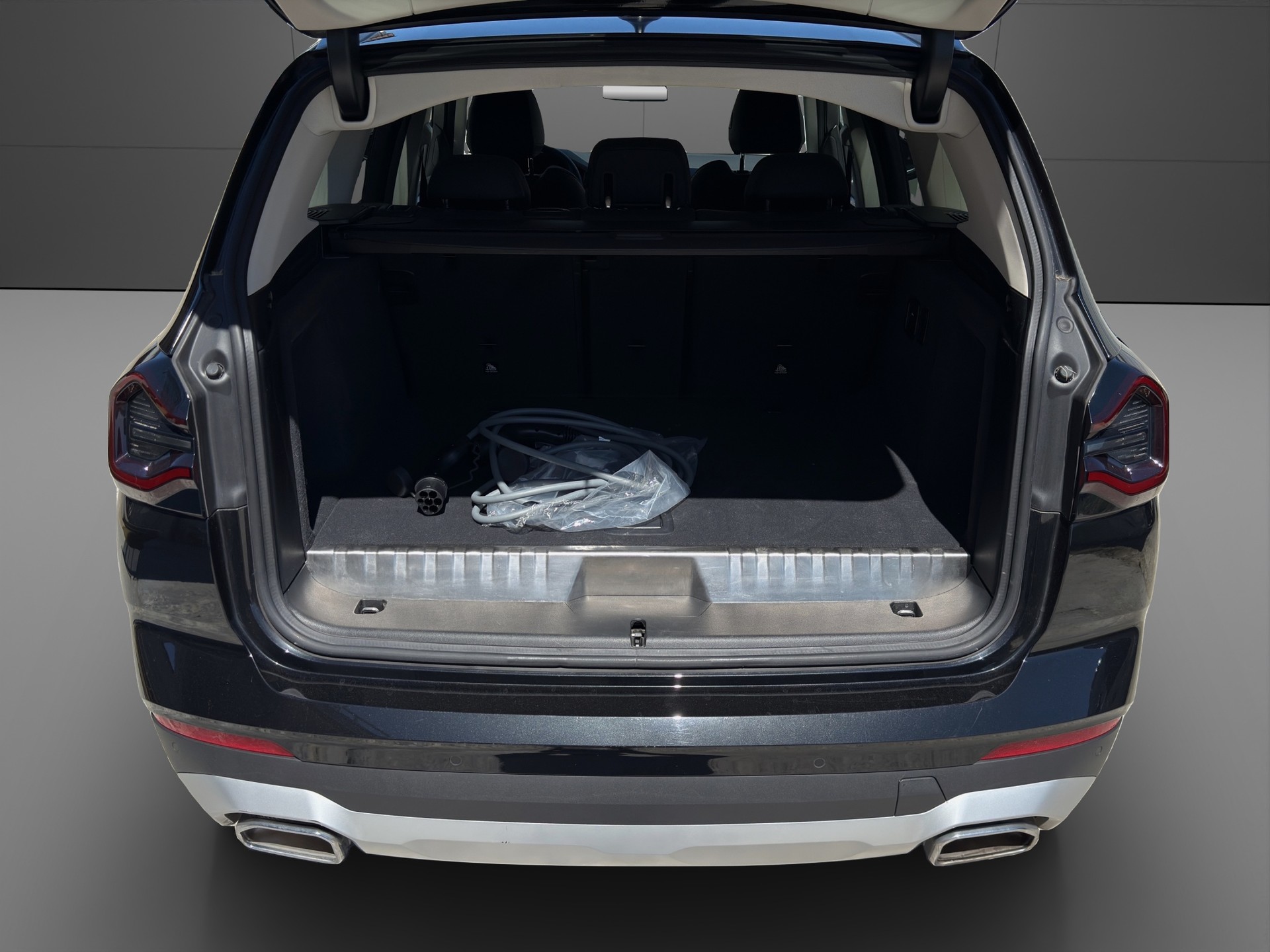 BMW X3 xDrive 30e-showroom-element-3
