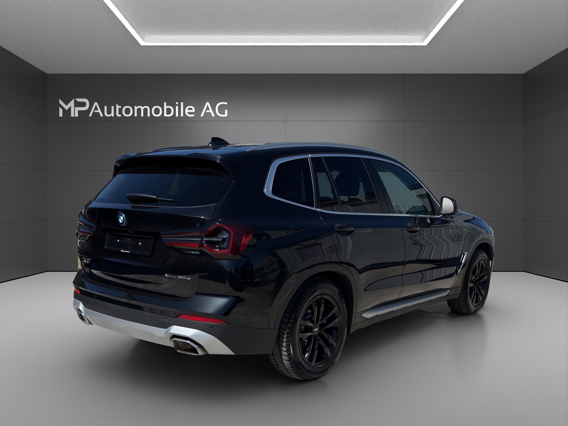 BMW X3 xDrive 30e-showroom-element-2