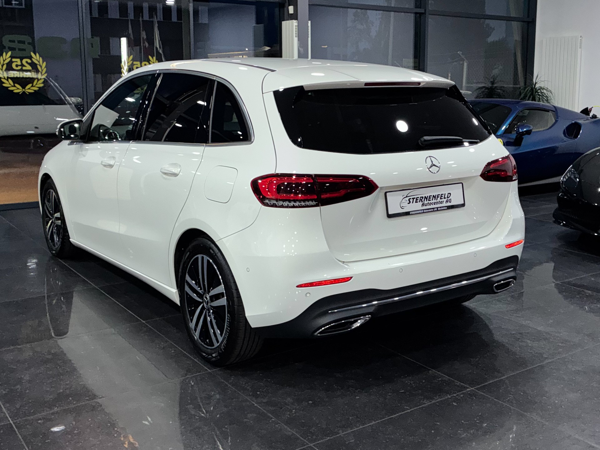 MERCEDES-BENZ B 220 d 4Matic Swiss Star 8G-DCT-image-4