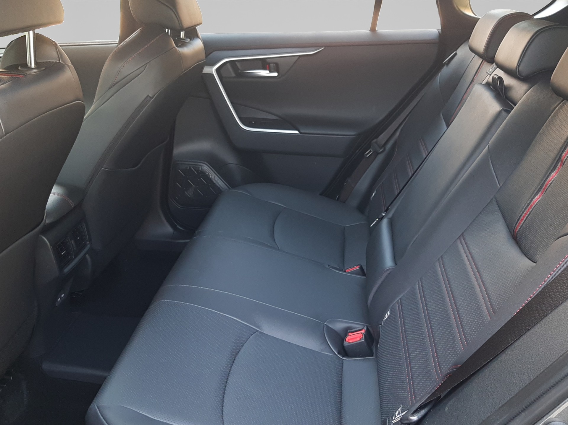 TOYOTA RAV4 2.5 Plug-In-Hybrid Platinum-image-27