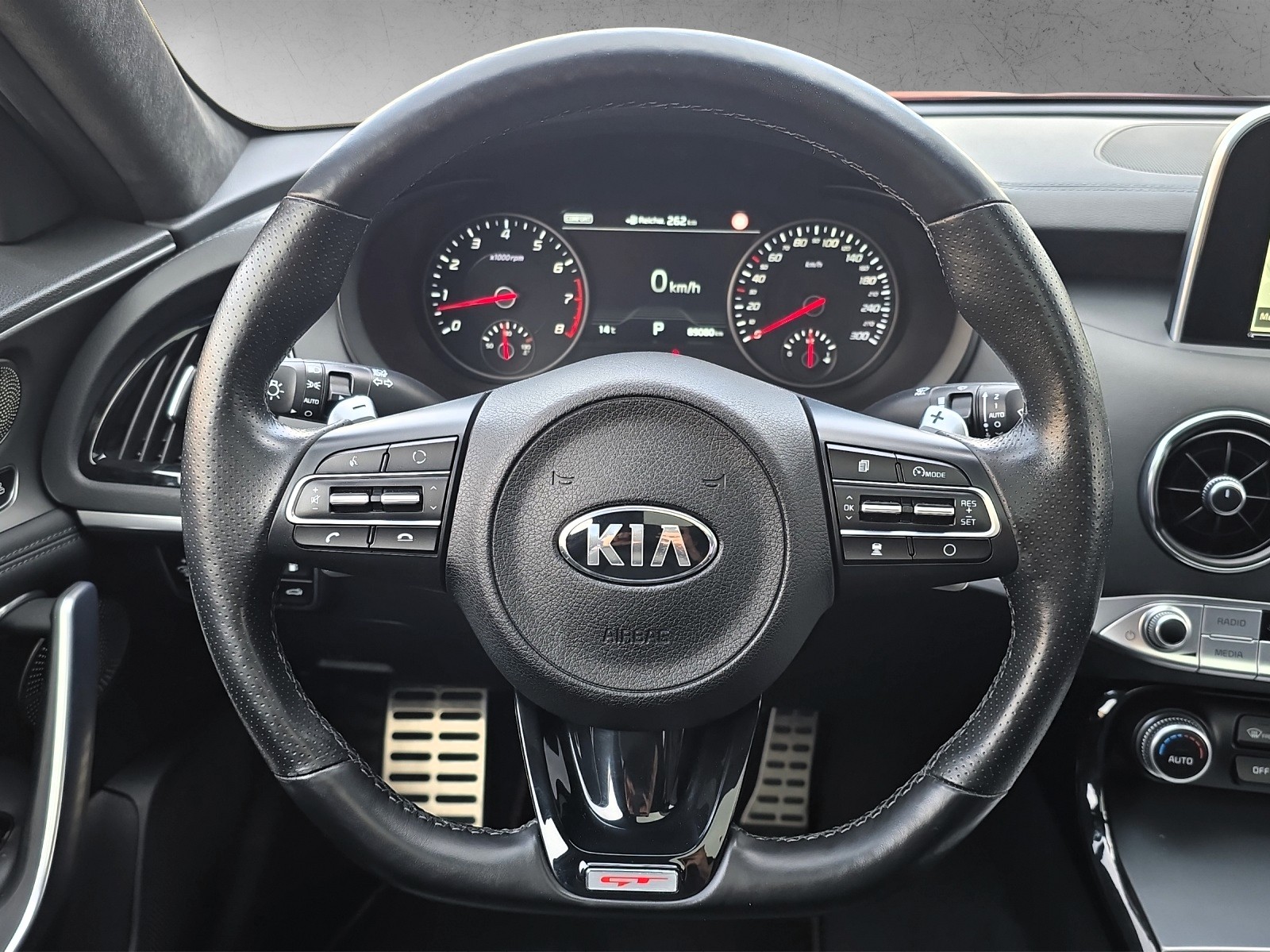 KIA Stinger 3.3 T-GDi GT Automat AWD-image-13