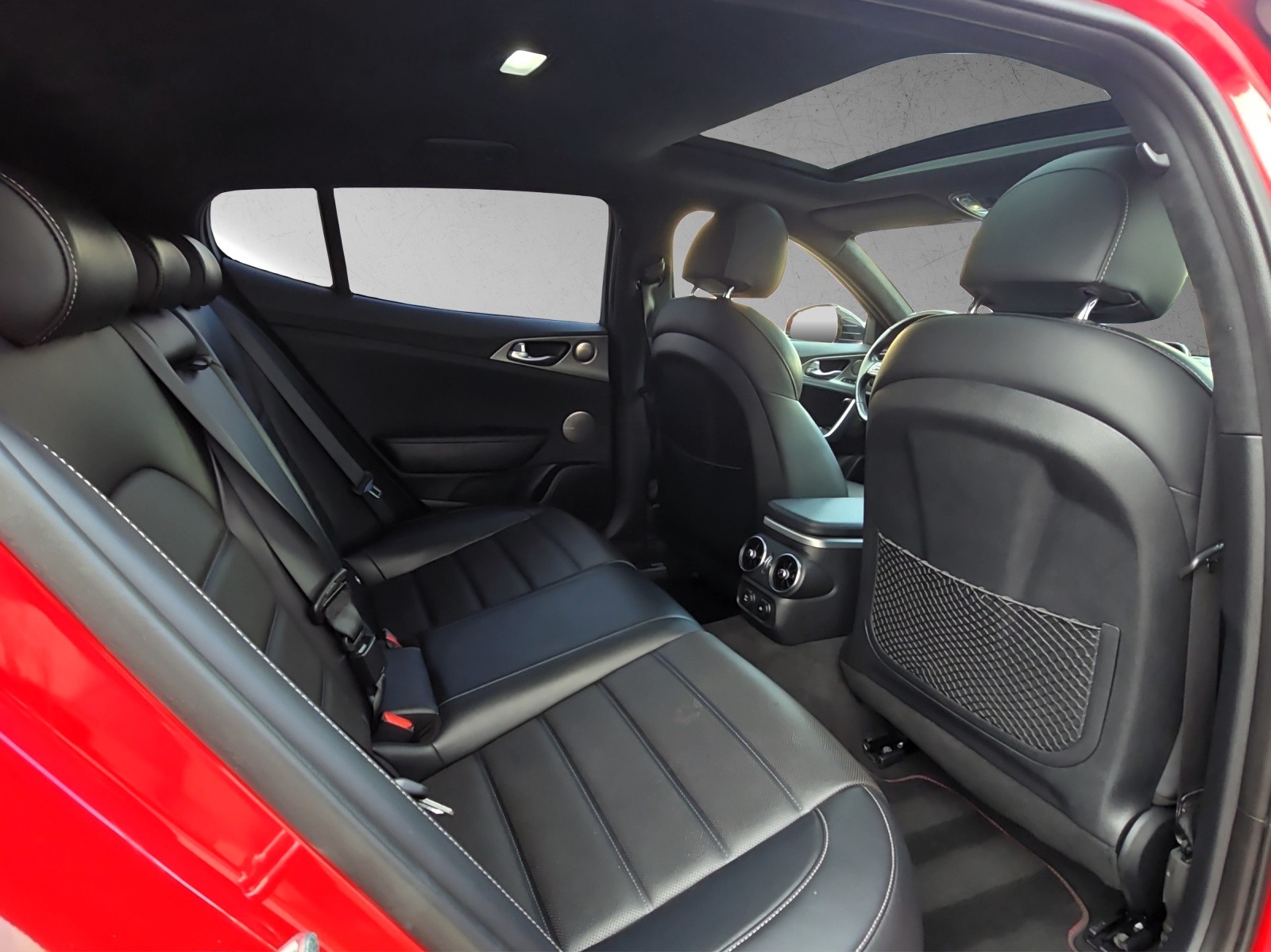 KIA Stinger 3.3 T-GDi GT Automat AWD-image-16