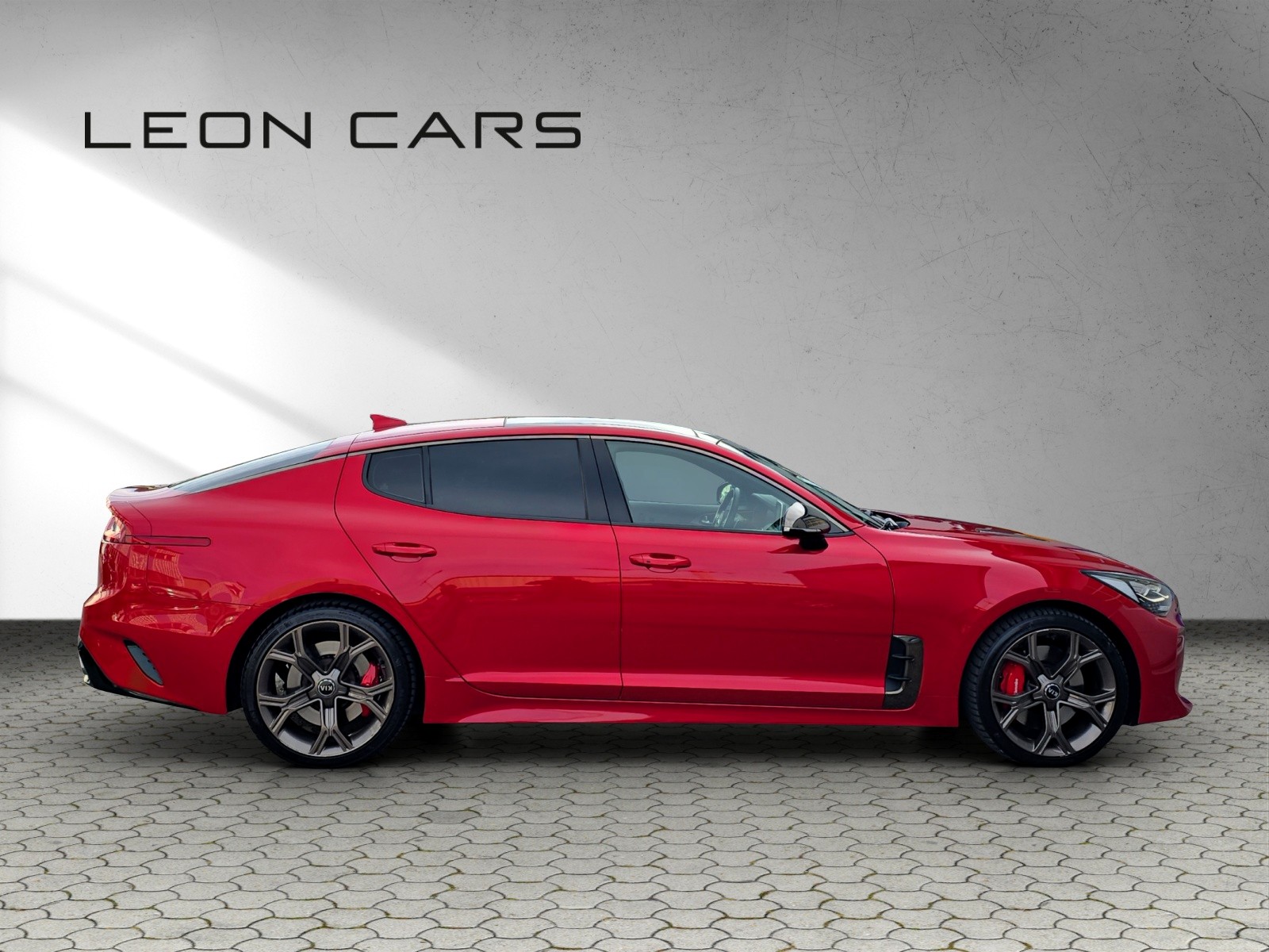 KIA Stinger 3.3 T-GDi GT Automat AWD-showroom-element-3