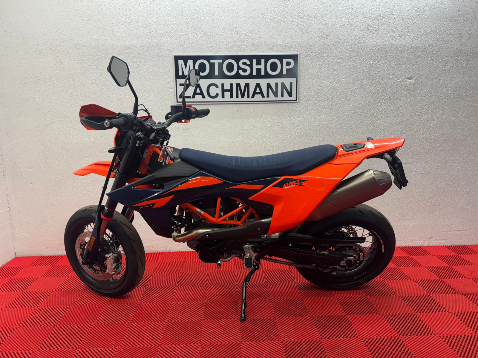KTM 690 SMC R ABS (35 kW)-image-3