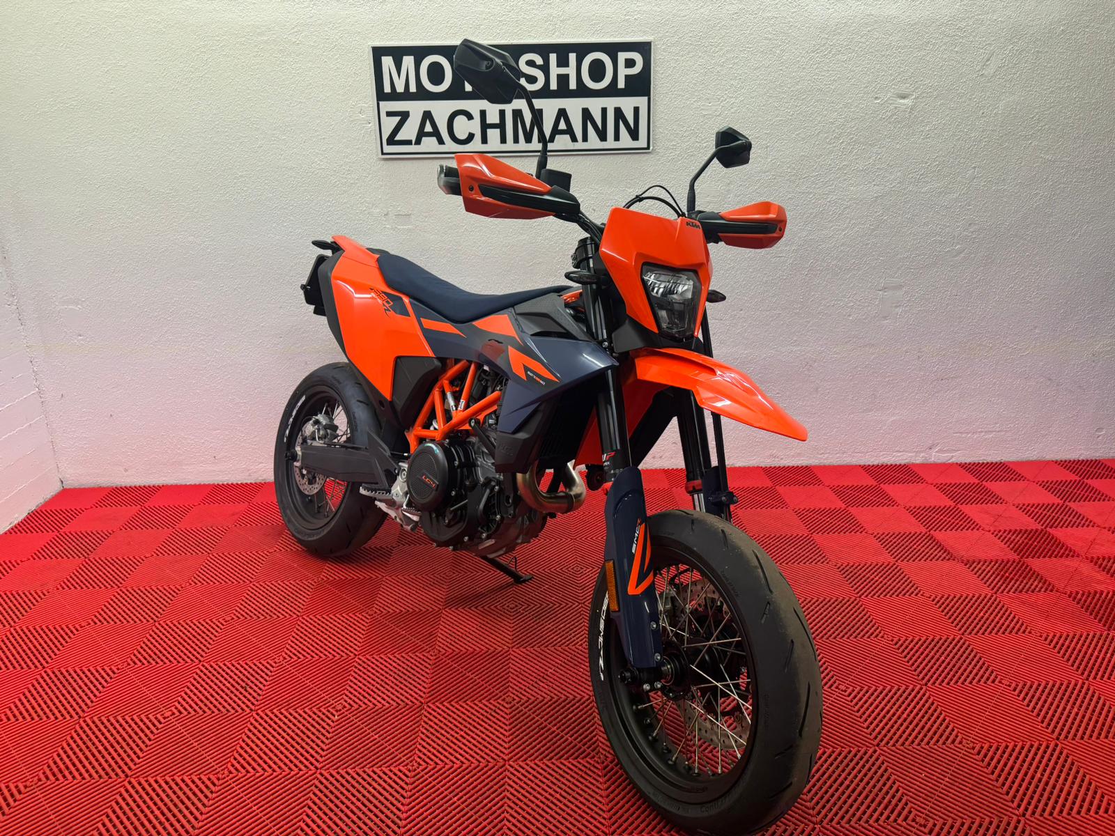 KTM 690 SMC R ABS (35 kW)-image-1
