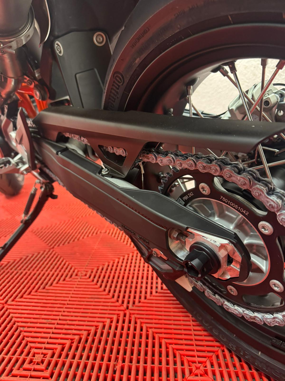 KTM 690 SMC R ABS (35 kW)-image-7