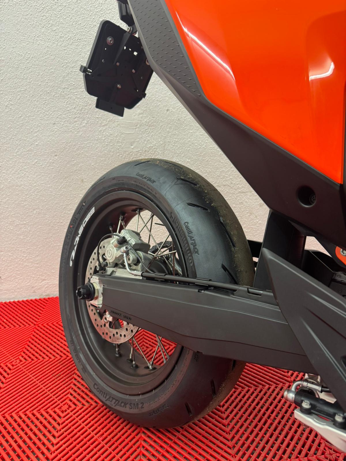 KTM 690 SMC R ABS (35 kW)-image-5