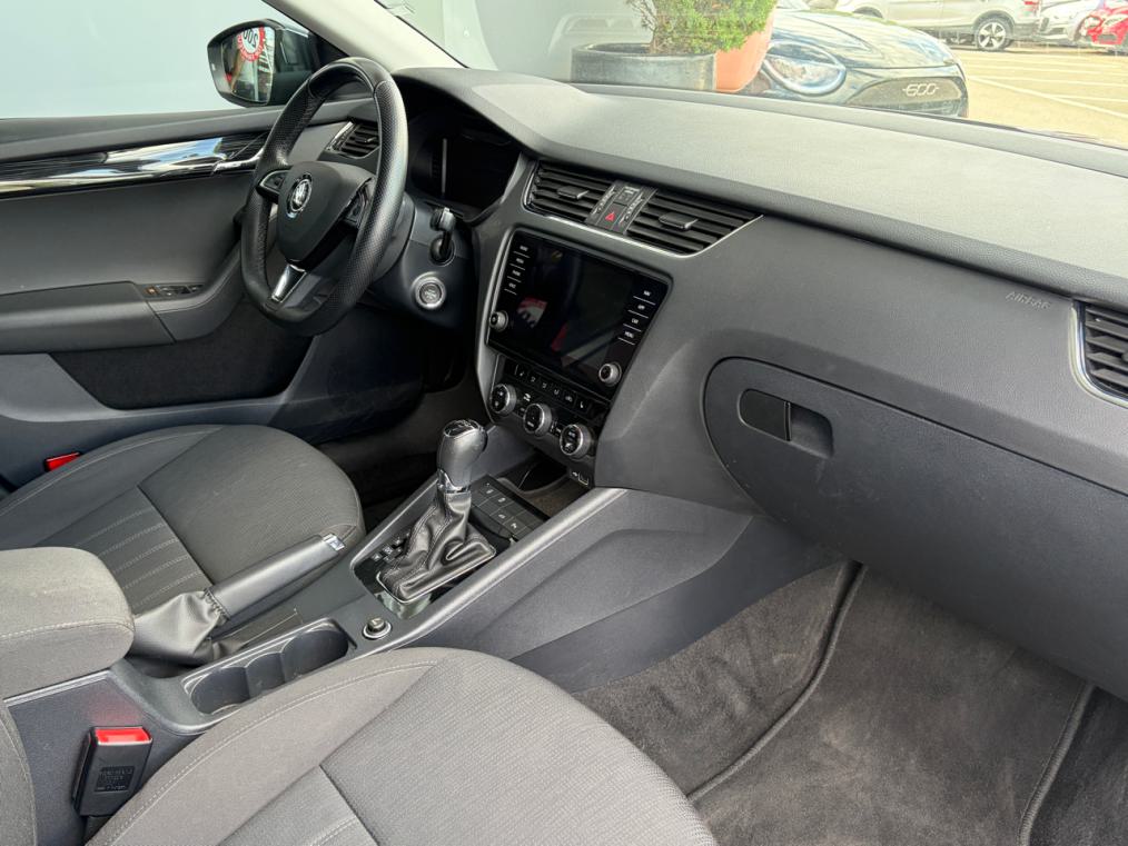 SKODA Octavia Combi 1.5 TSi Style-image-7