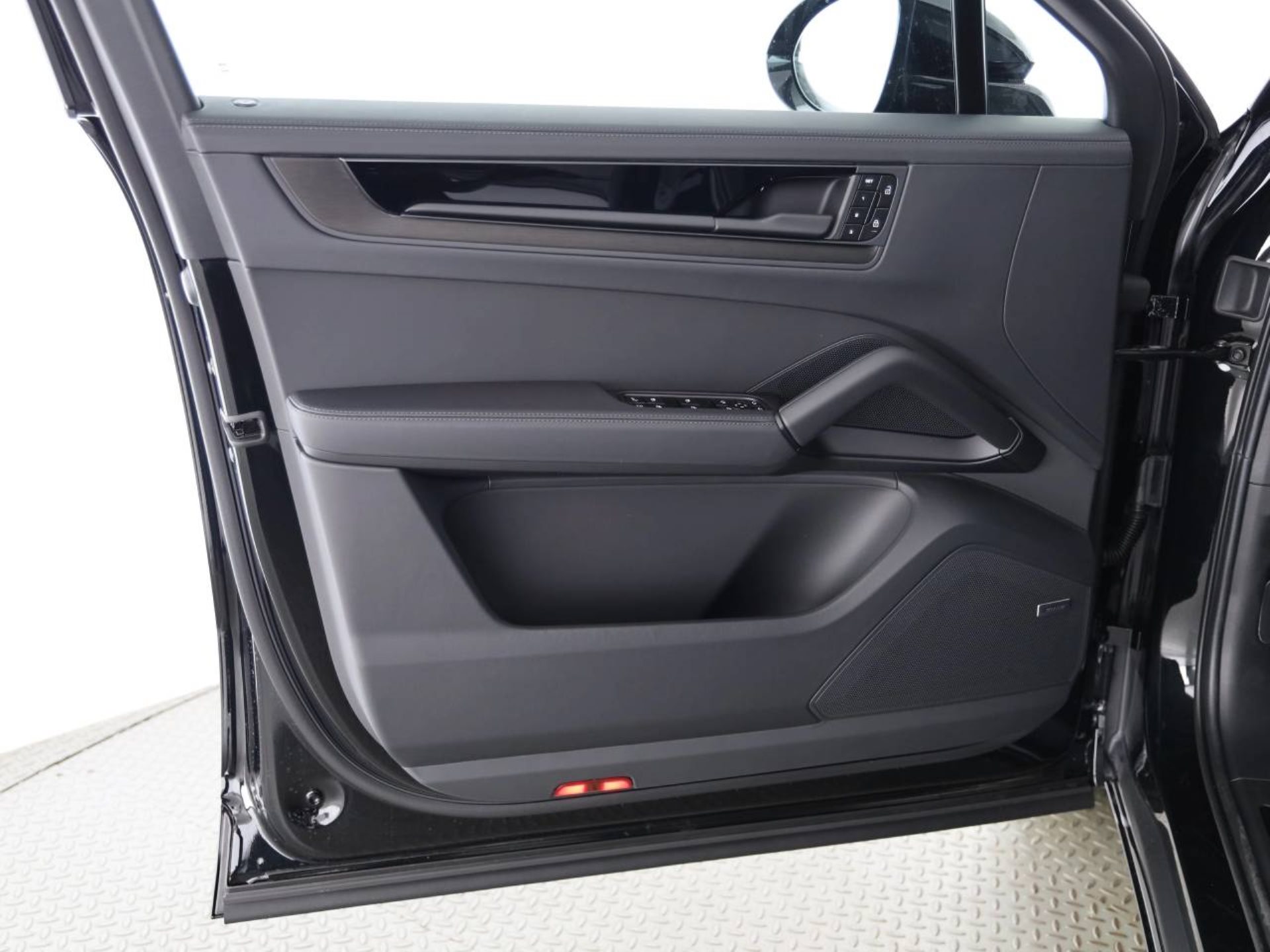 PORSCHE Cayenne E-Hybrid Coupé Black Edition-image-17