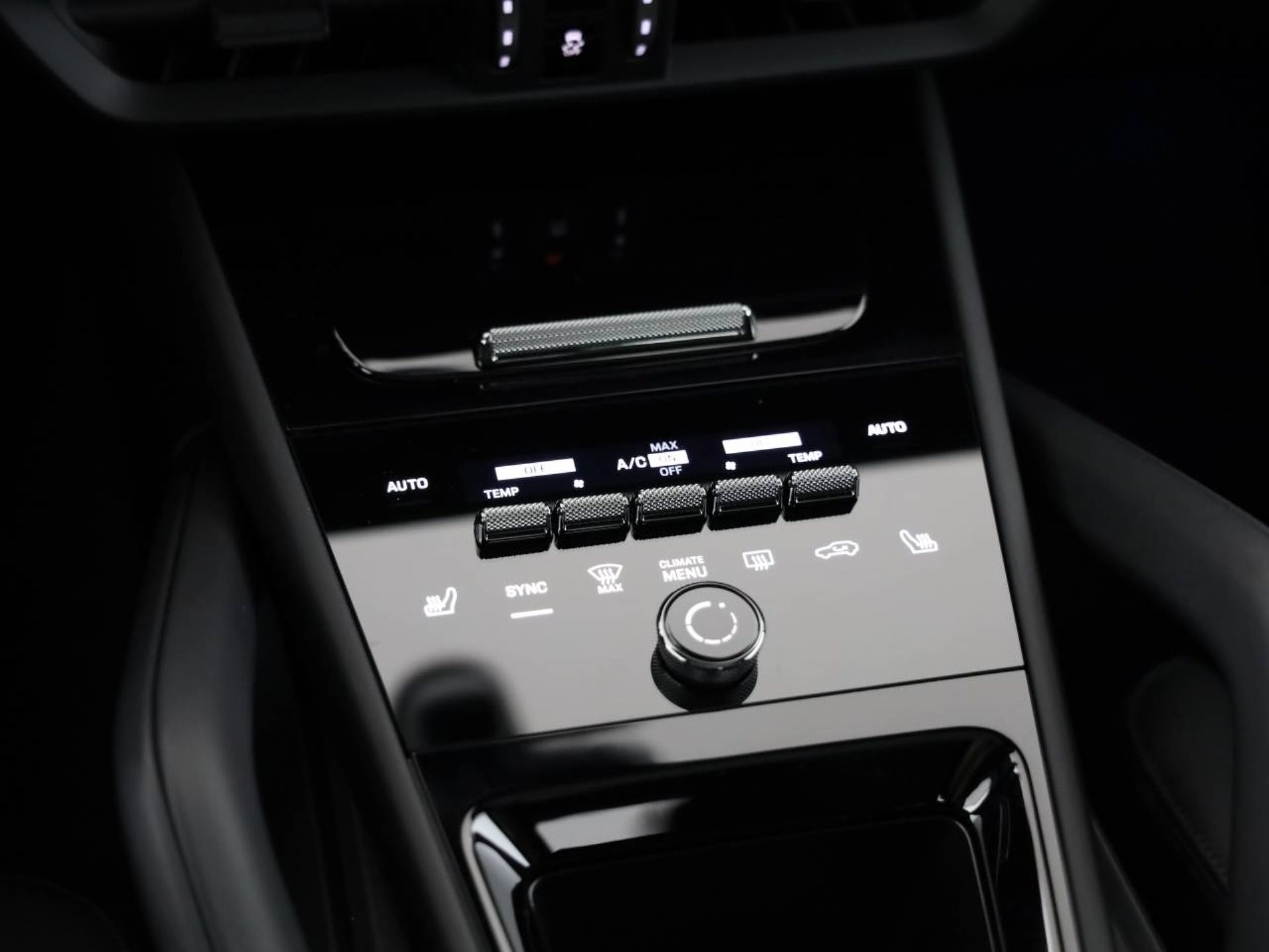 PORSCHE Cayenne E-Hybrid Coupé Black Edition-image-11