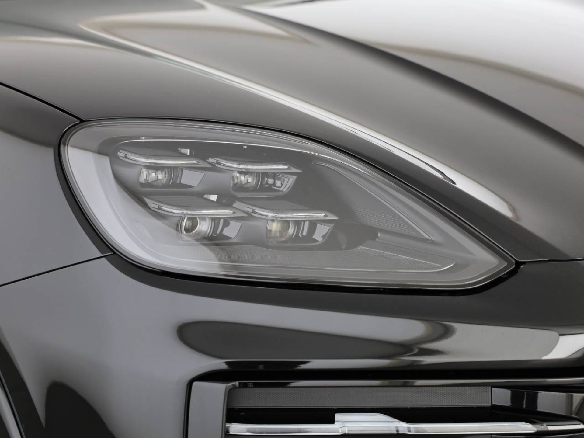 PORSCHE Cayenne E-Hybrid Coupé Black Edition-image-7