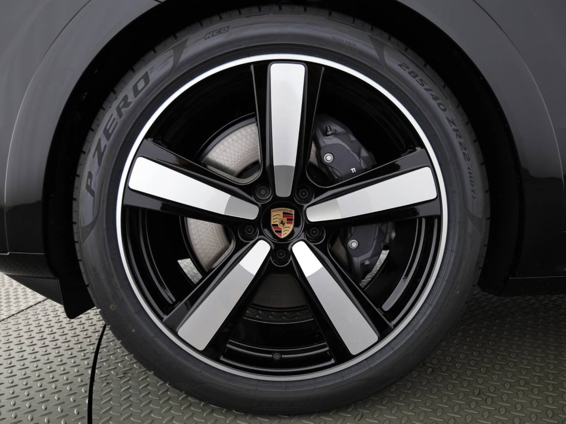 PORSCHE Cayenne E-Hybrid Coupé Black Edition-image-8