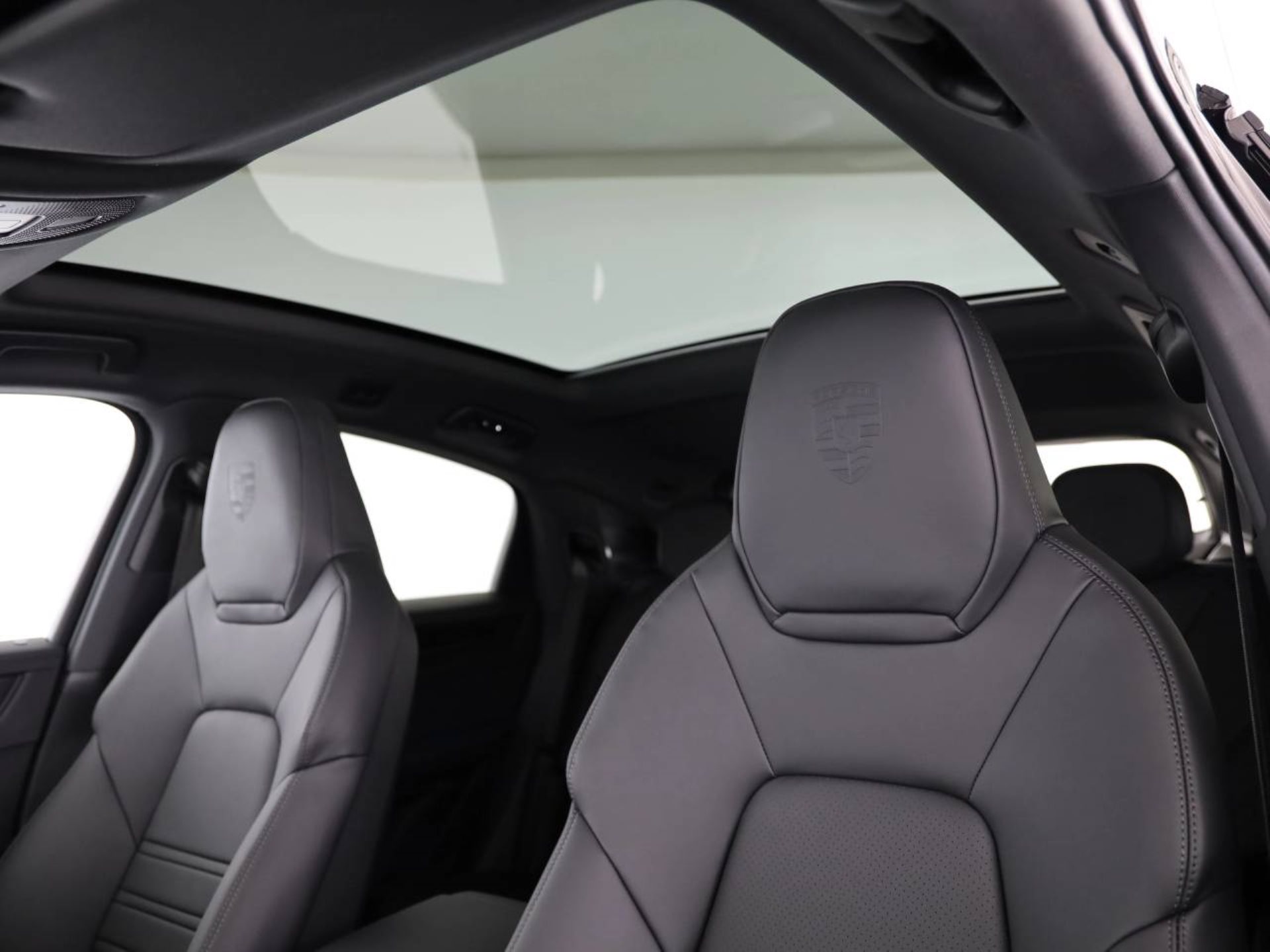 PORSCHE Cayenne E-Hybrid Coupé Black Edition-image-16