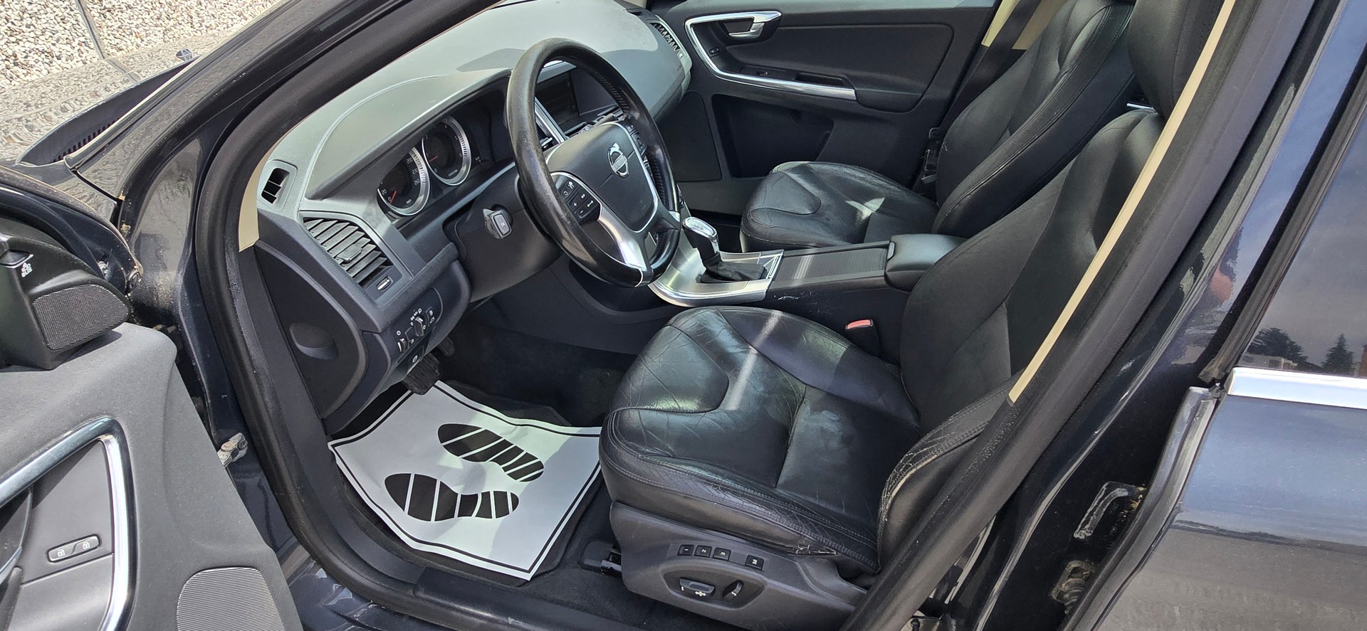 VOLVO XC60 D4 AWD Summum Geartronic-image-6