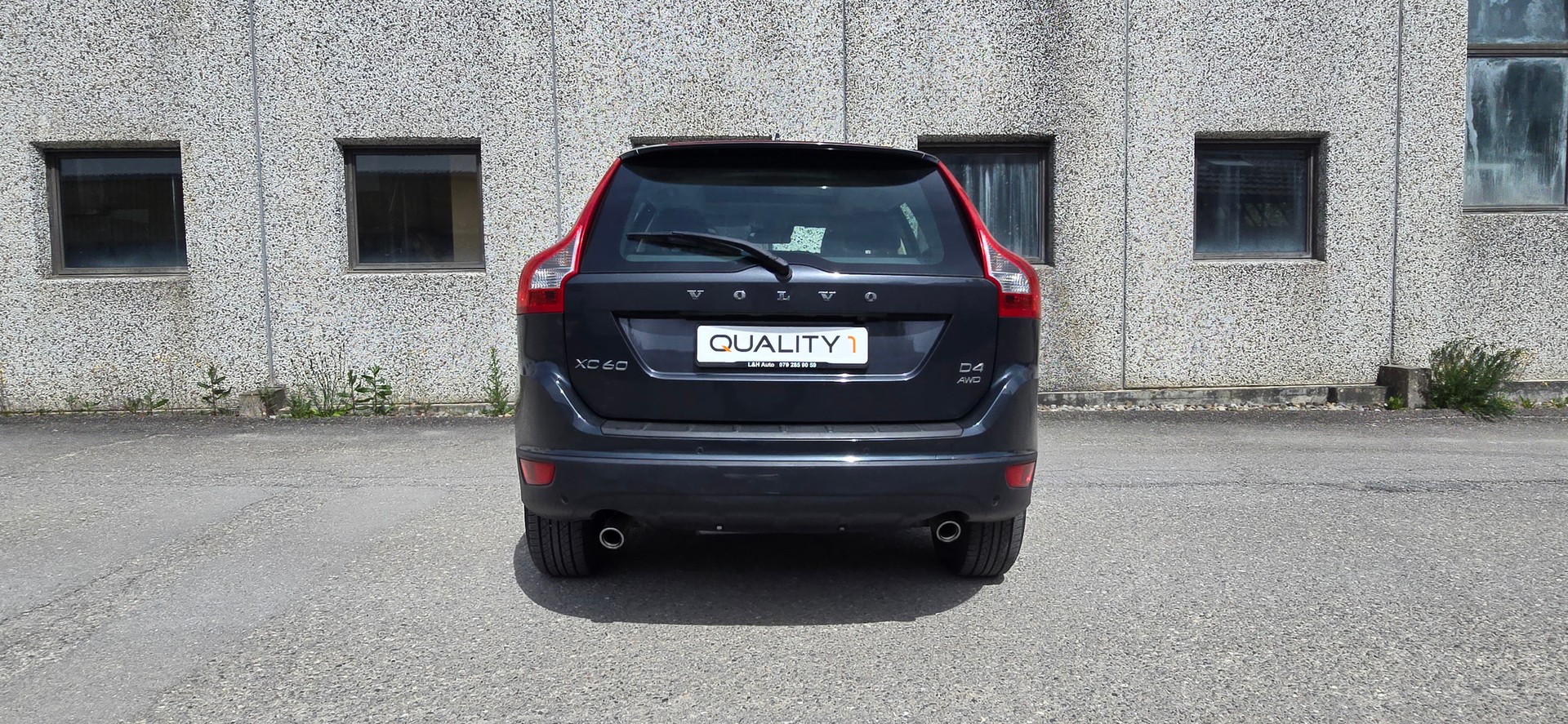 VOLVO XC60 D4 AWD Summum Geartronic-image-4