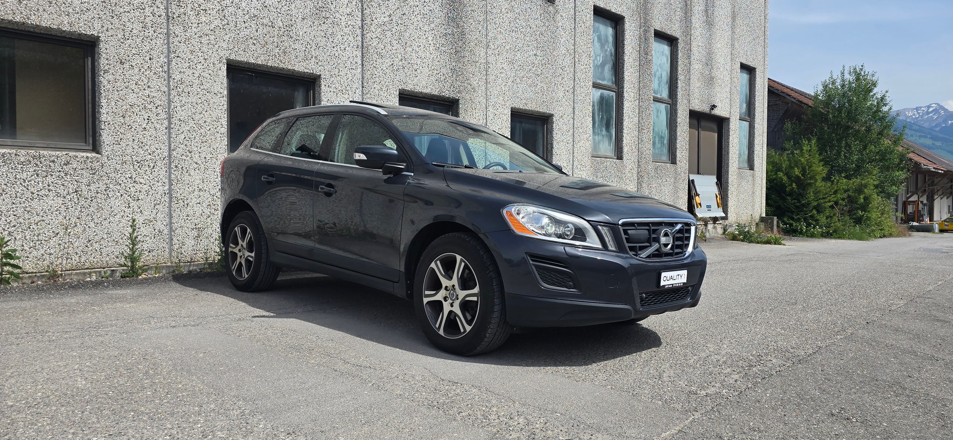 VOLVO XC60 D4 AWD Summum Geartronic-image-2
