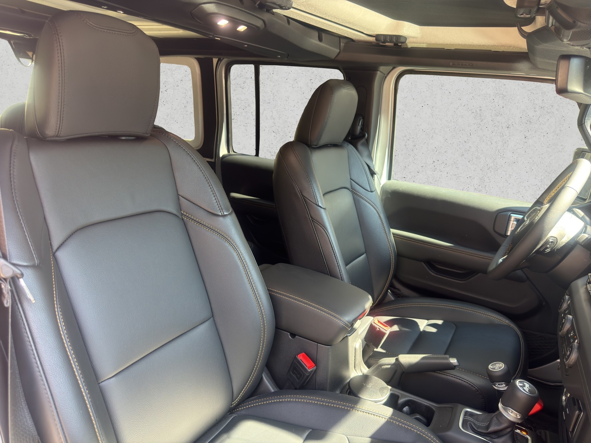 JEEP Wrangler 2.0 Turbo Sahara Unlimited-image-12