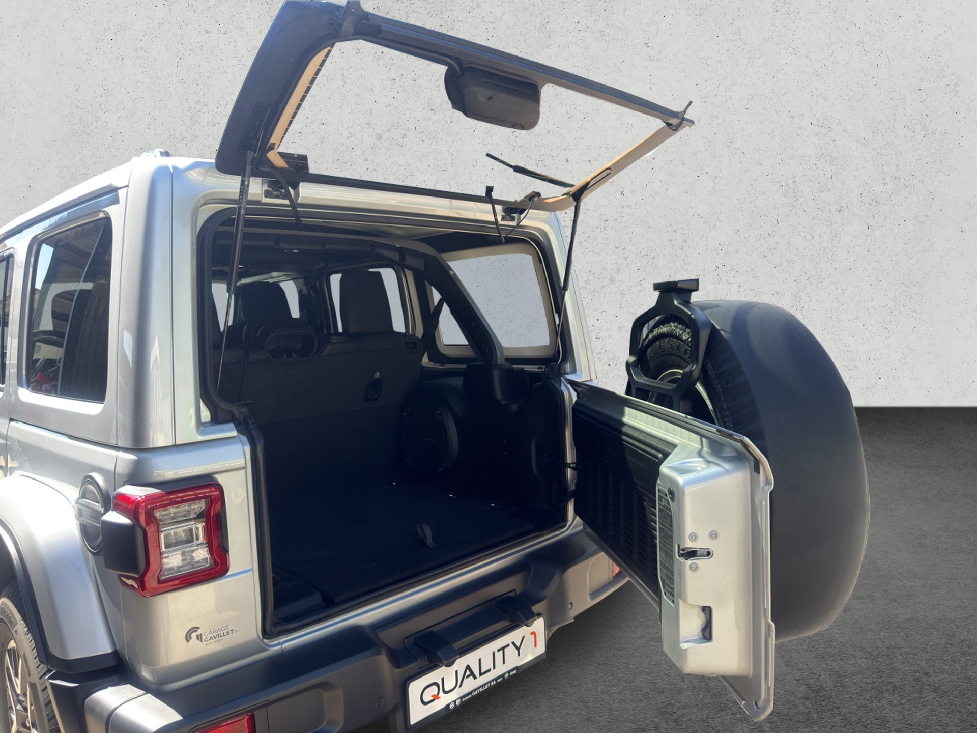 JEEP Wrangler 2.0 Turbo Sahara Unlimited-image-11